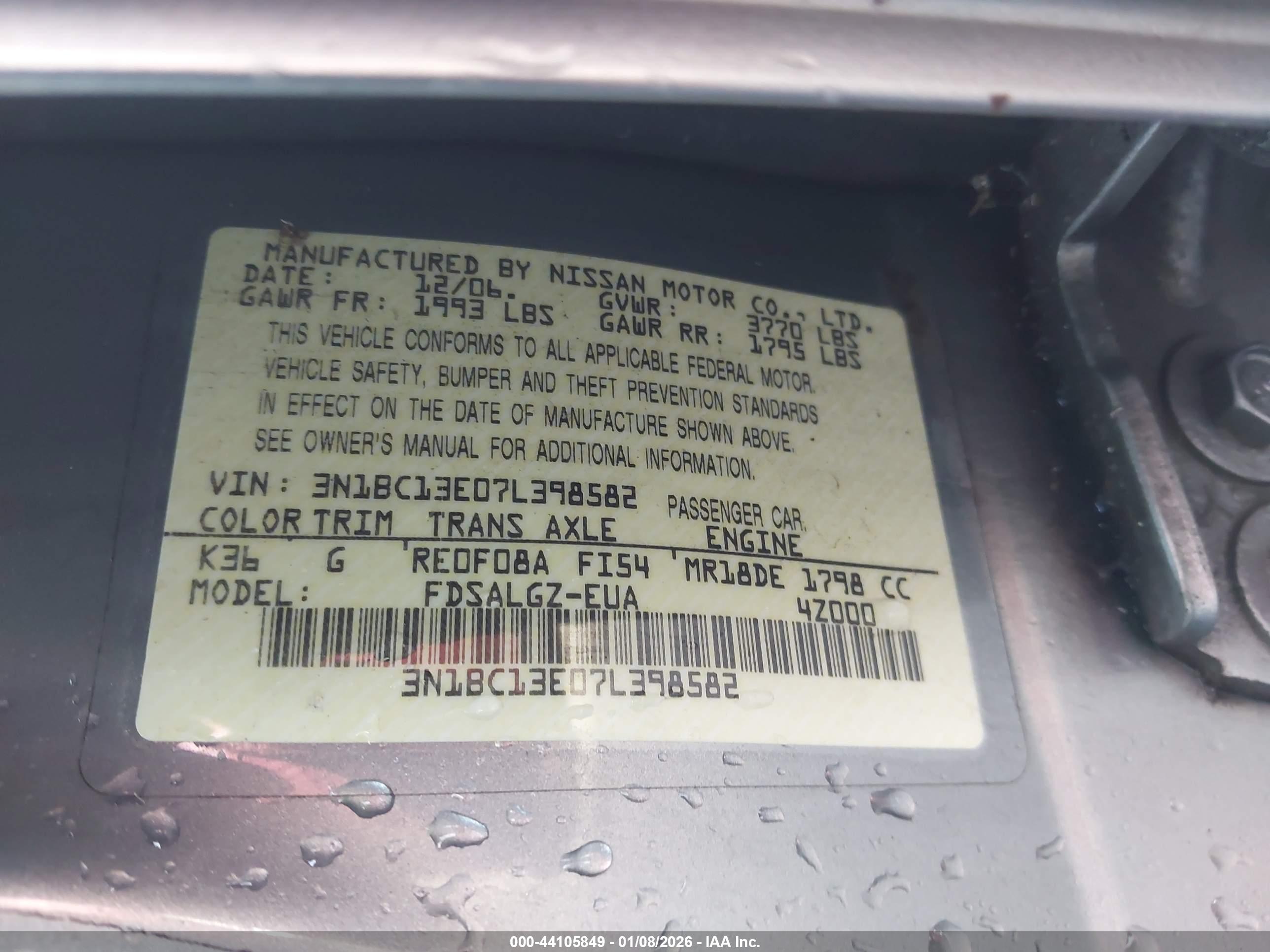 NISSAN VERSA image 9