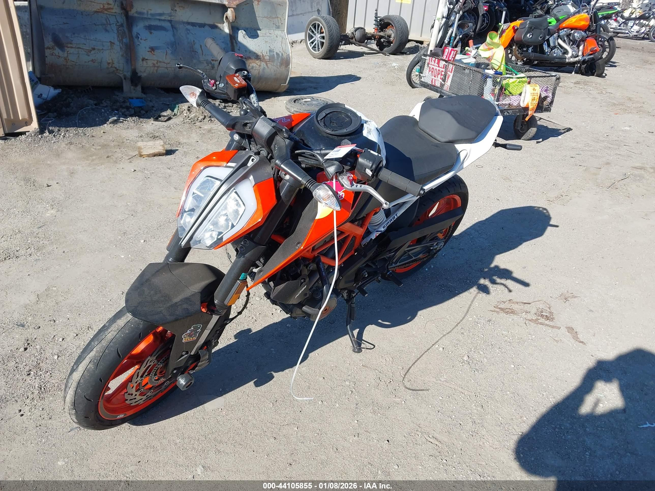 KTM 390 image 2