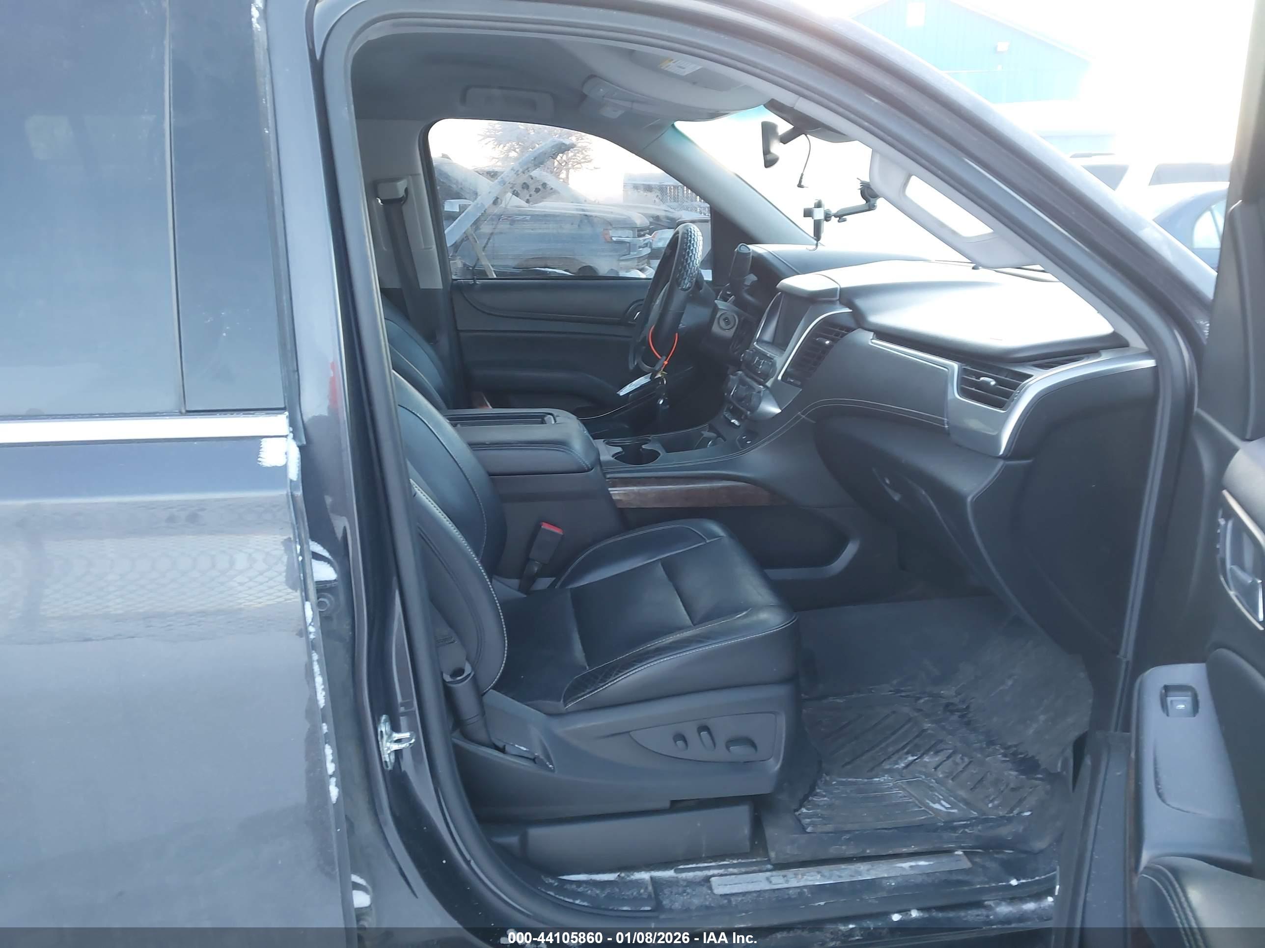 CHEVROLET SUBURBAN image 5