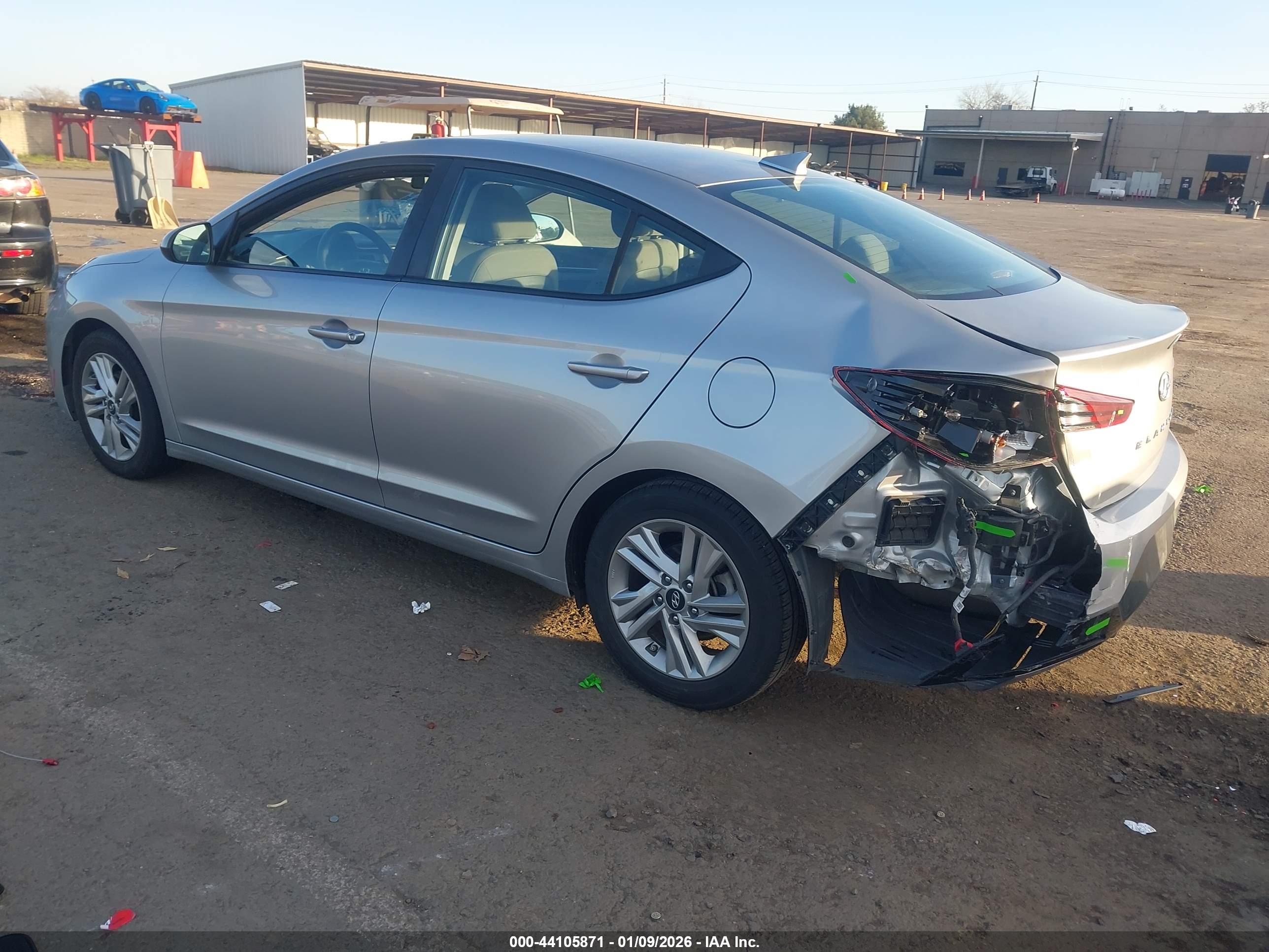 HYUNDAI ELANTRA image 3