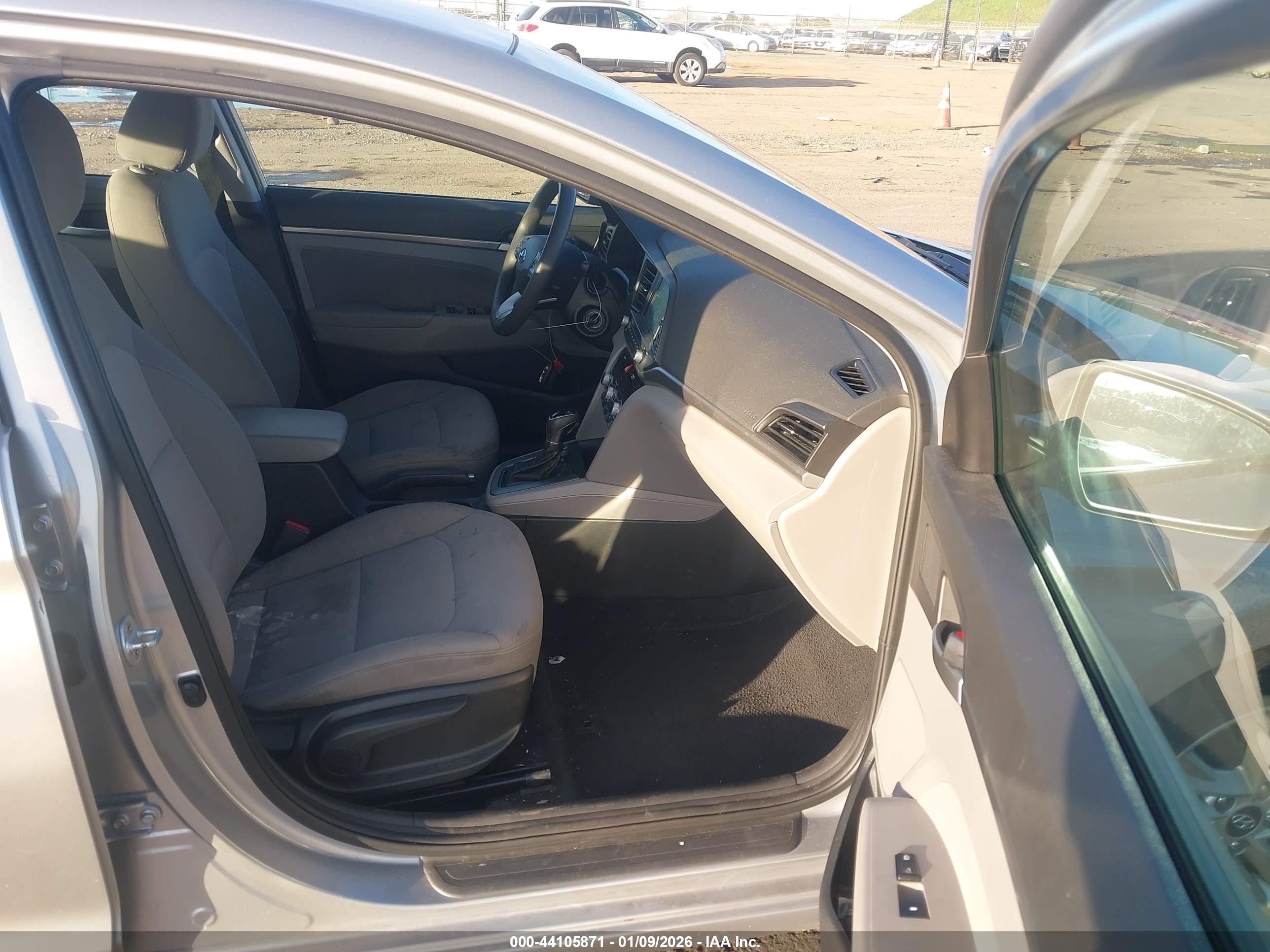 HYUNDAI ELANTRA image 5