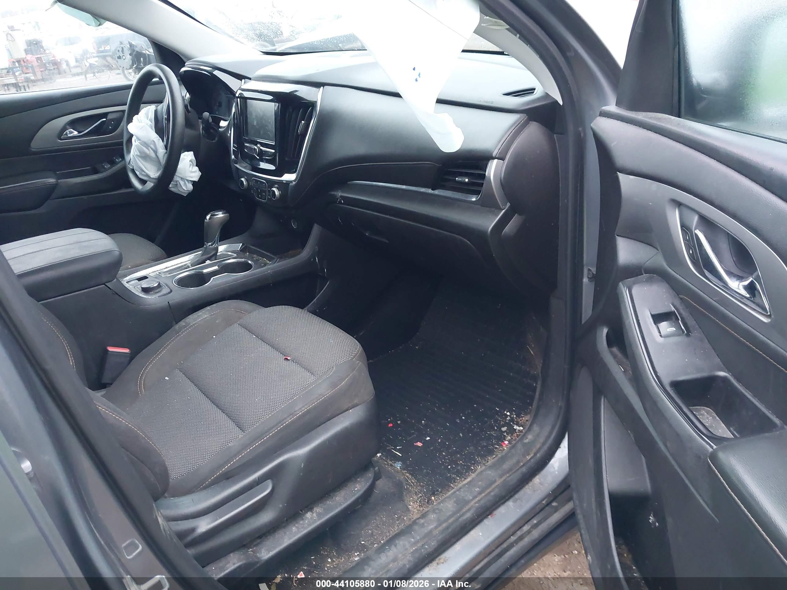 CHEVROLET TRAVERSE image 5