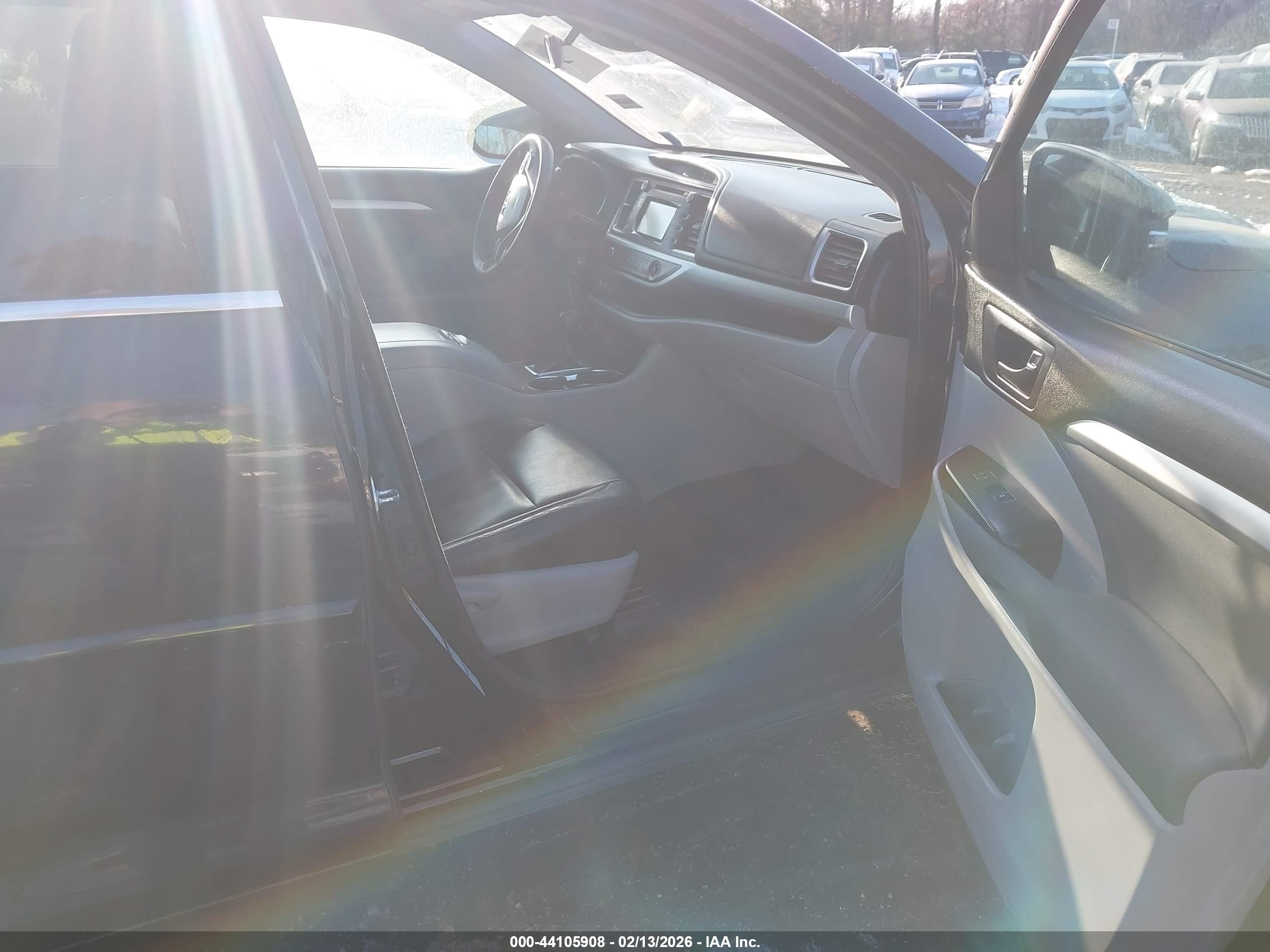 TOYOTA HIGHLANDER image 5