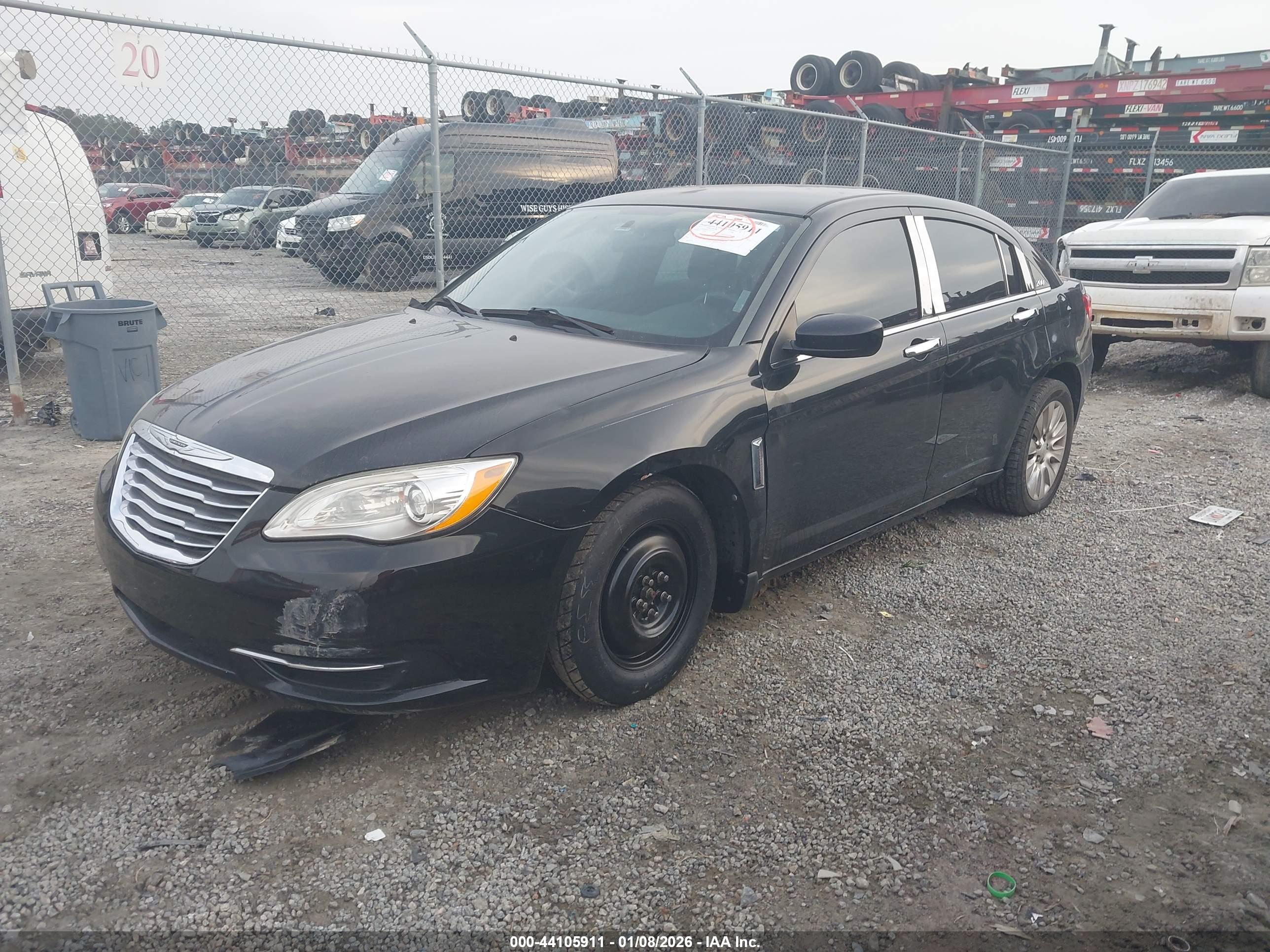 CHRYSLER 200 image 3
