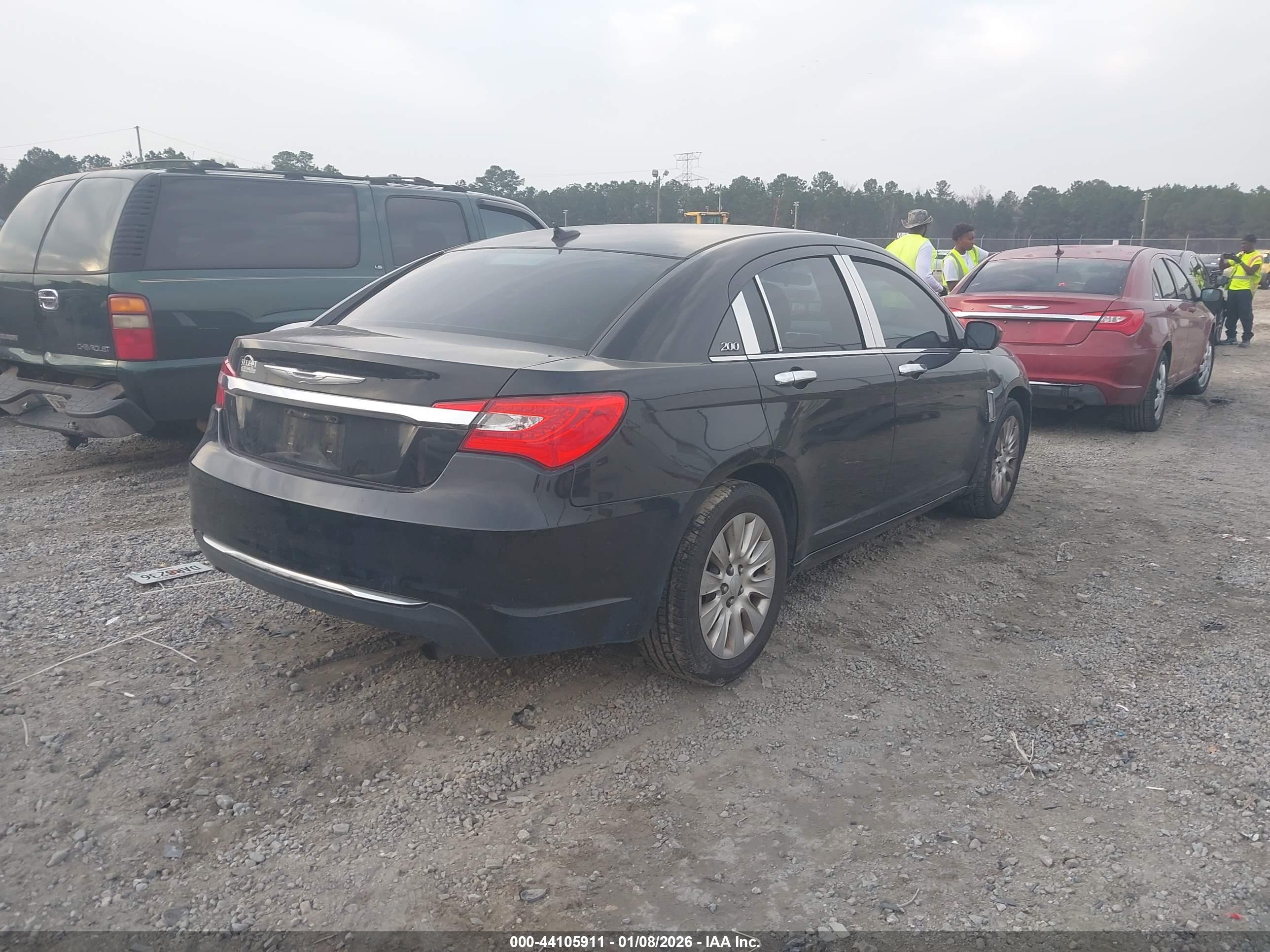 CHRYSLER 200 image 4