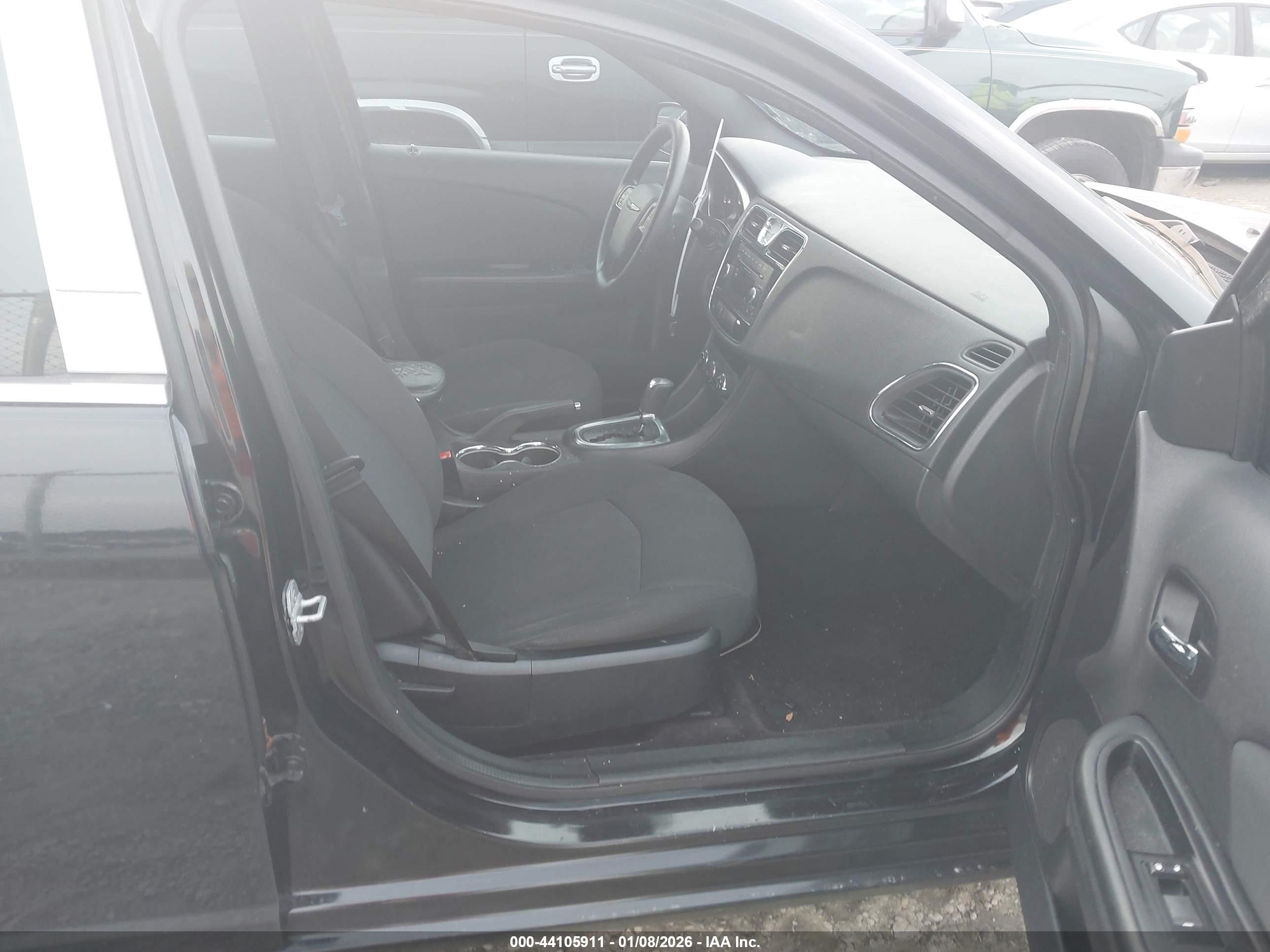 CHRYSLER 200 image 5