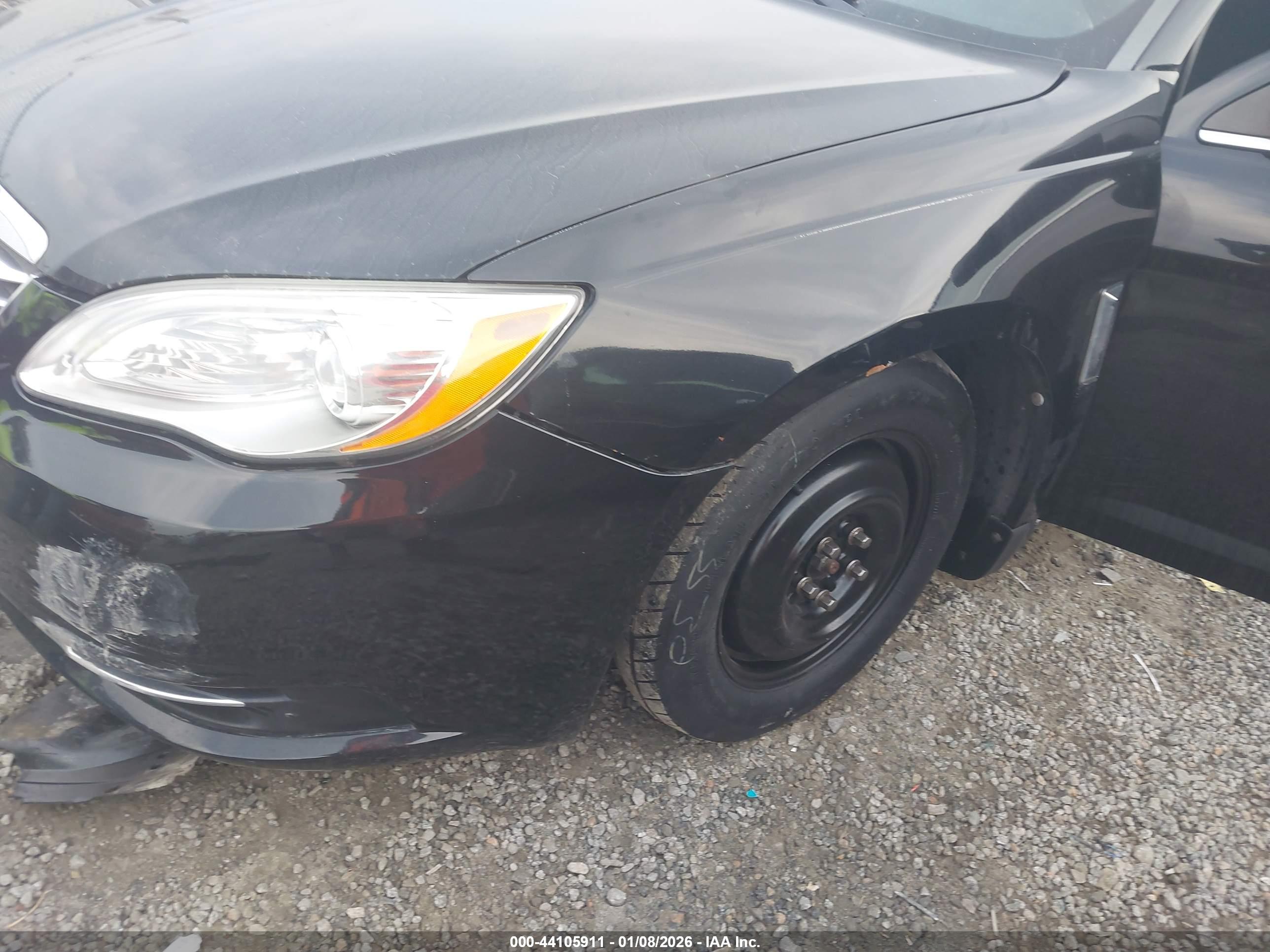 CHRYSLER 200 image 6