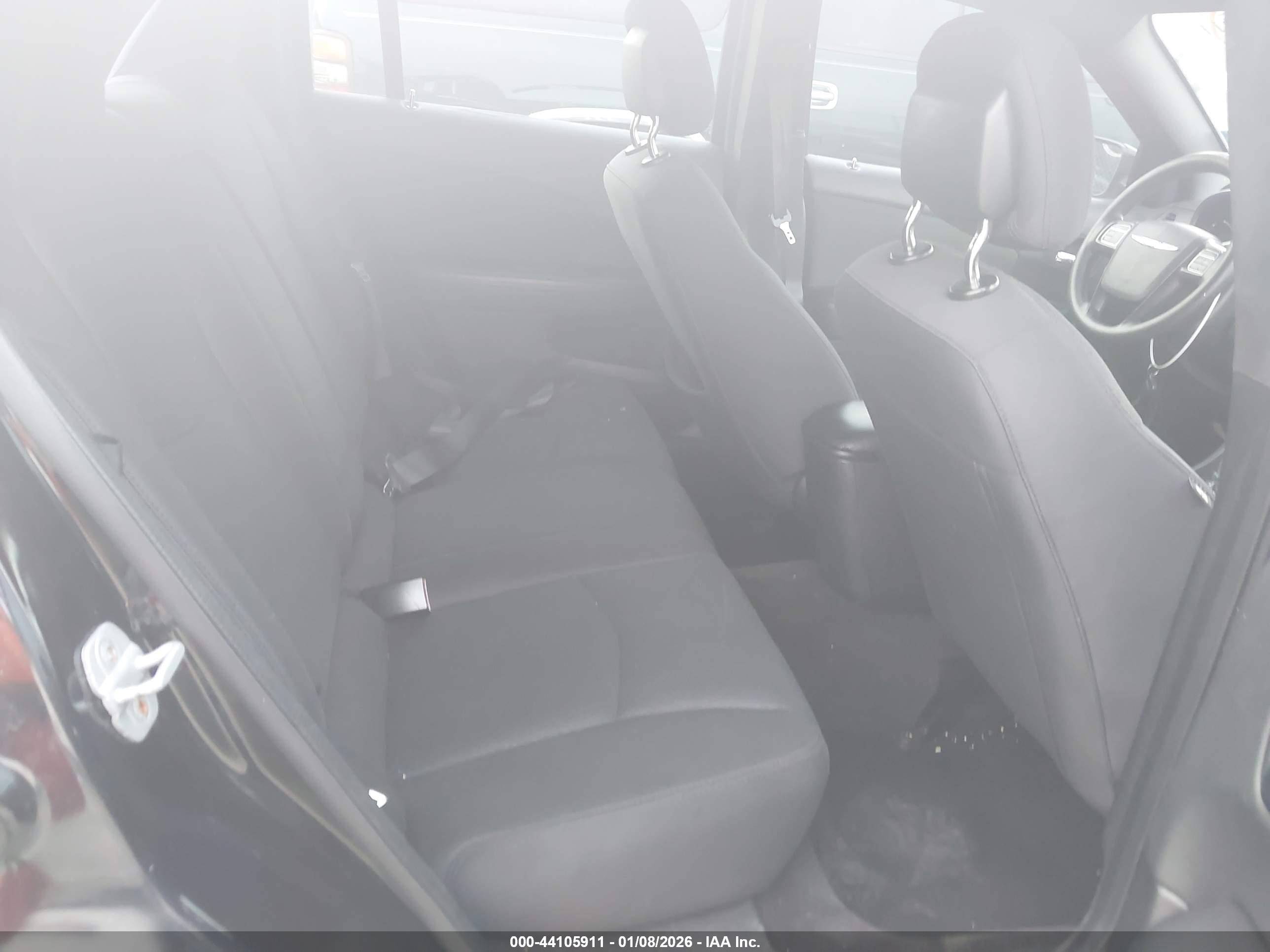 CHRYSLER 200 image 8