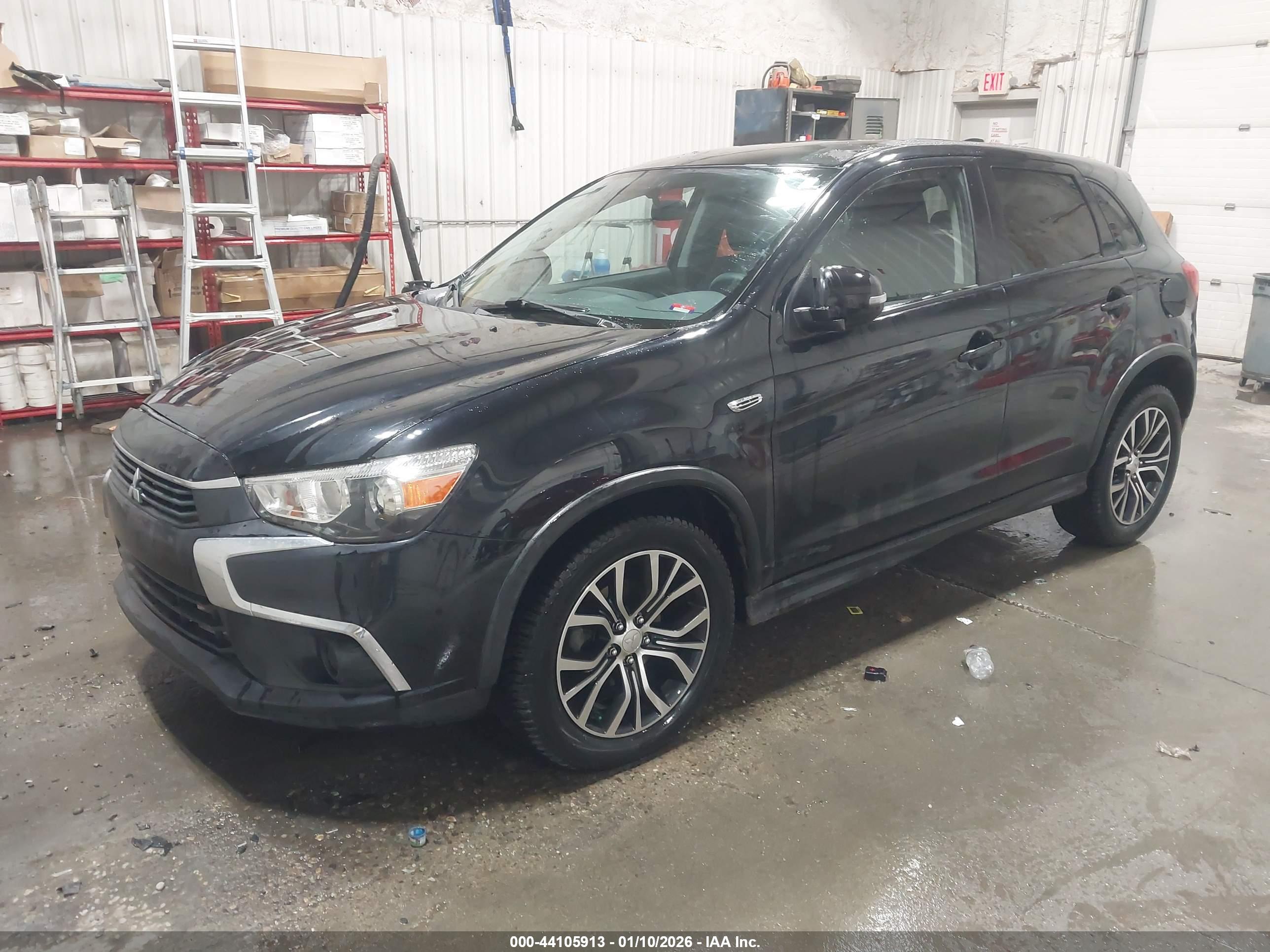 MITSUBISHI OUTLANDER image 2