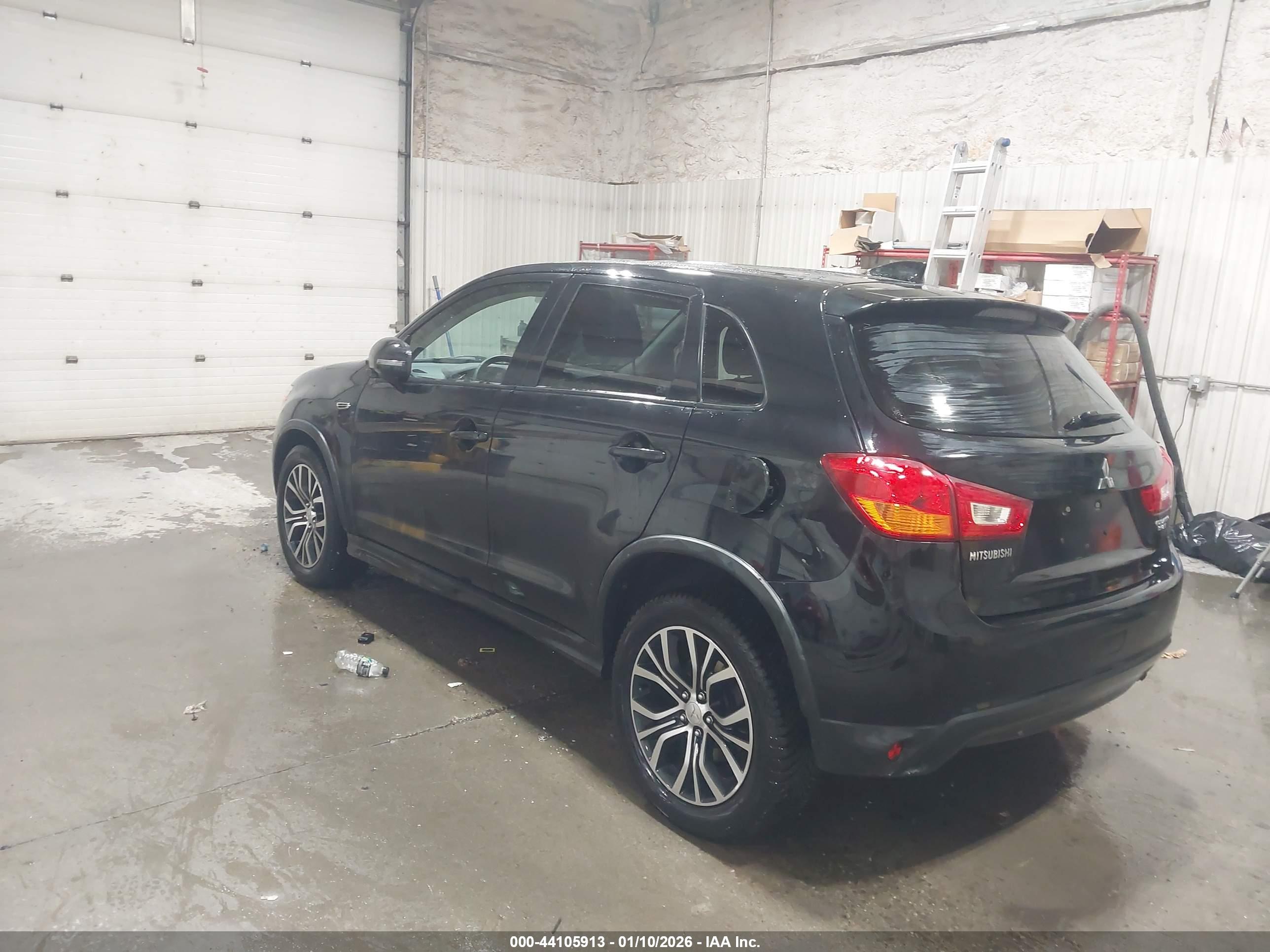 MITSUBISHI OUTLANDER image 3