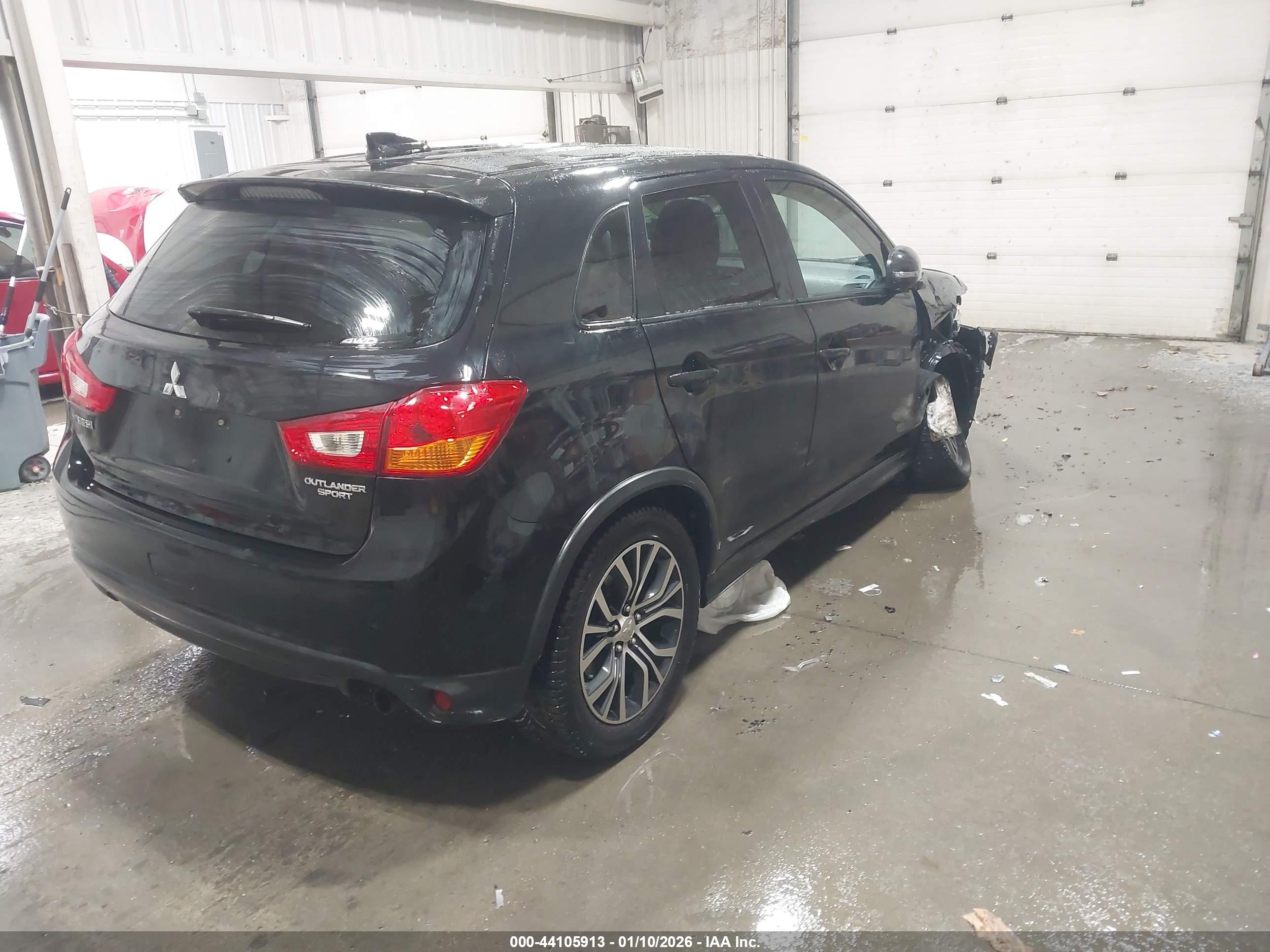 MITSUBISHI OUTLANDER image 4