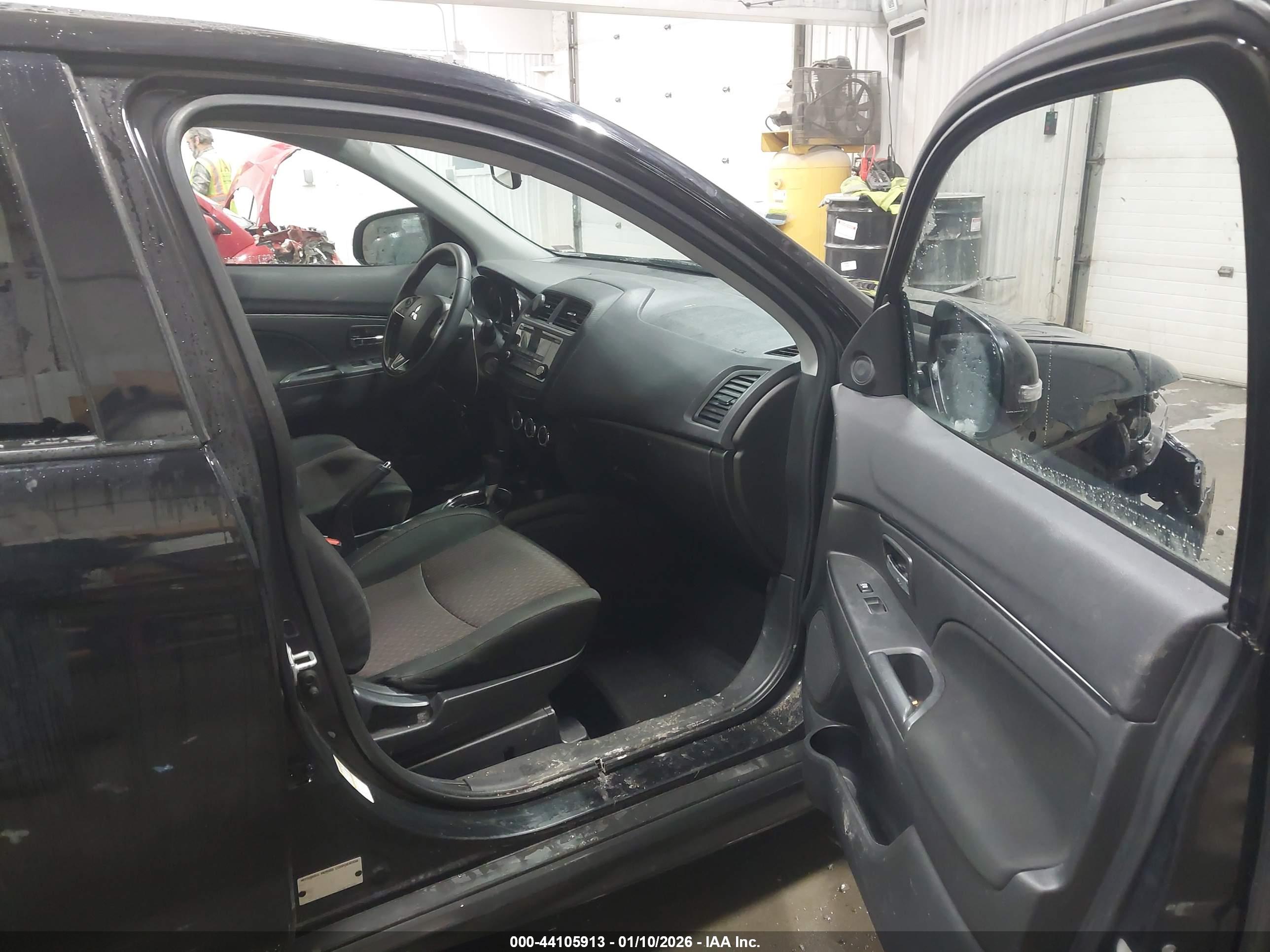 MITSUBISHI OUTLANDER image 5