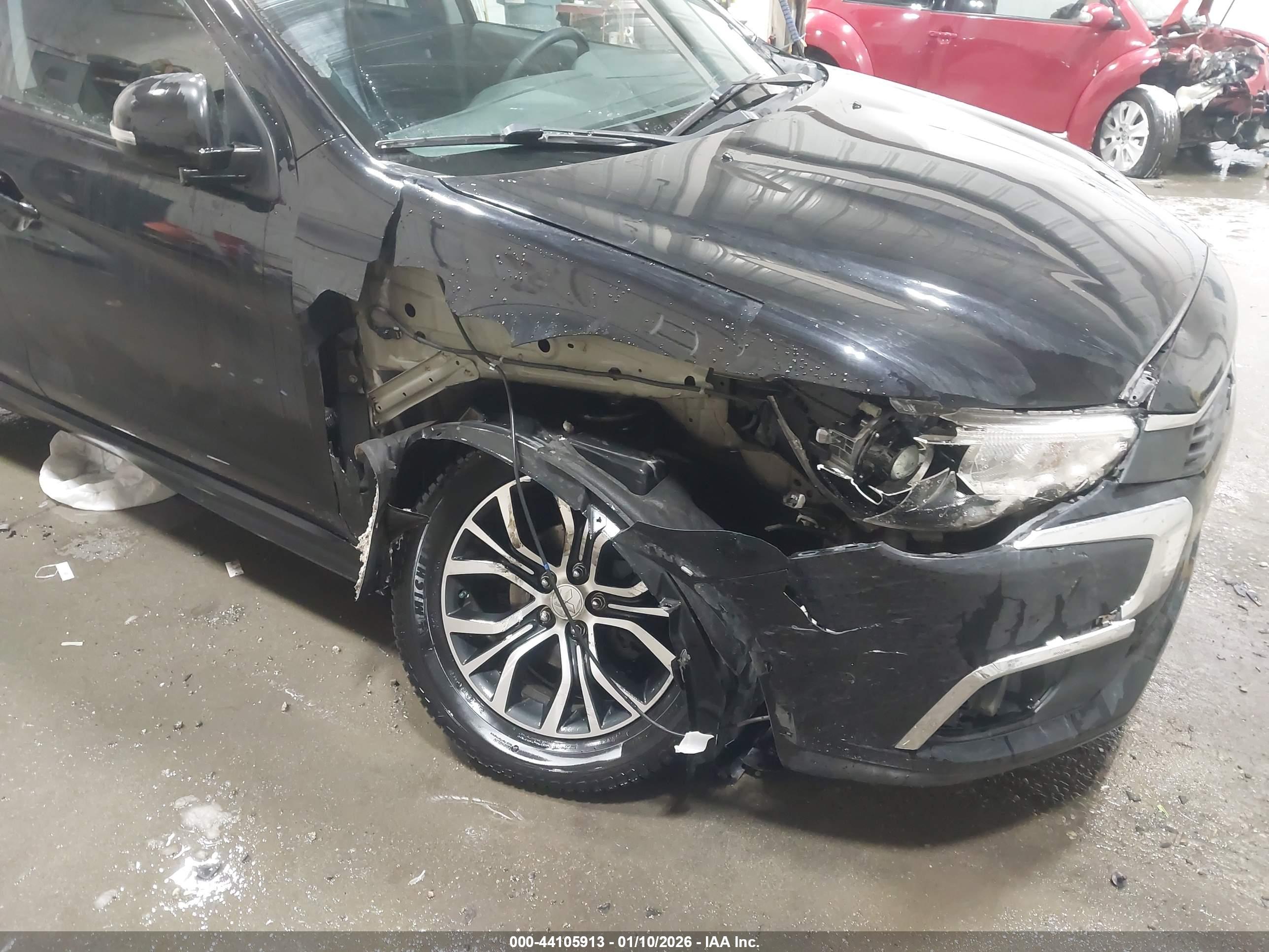 MITSUBISHI OUTLANDER image 6