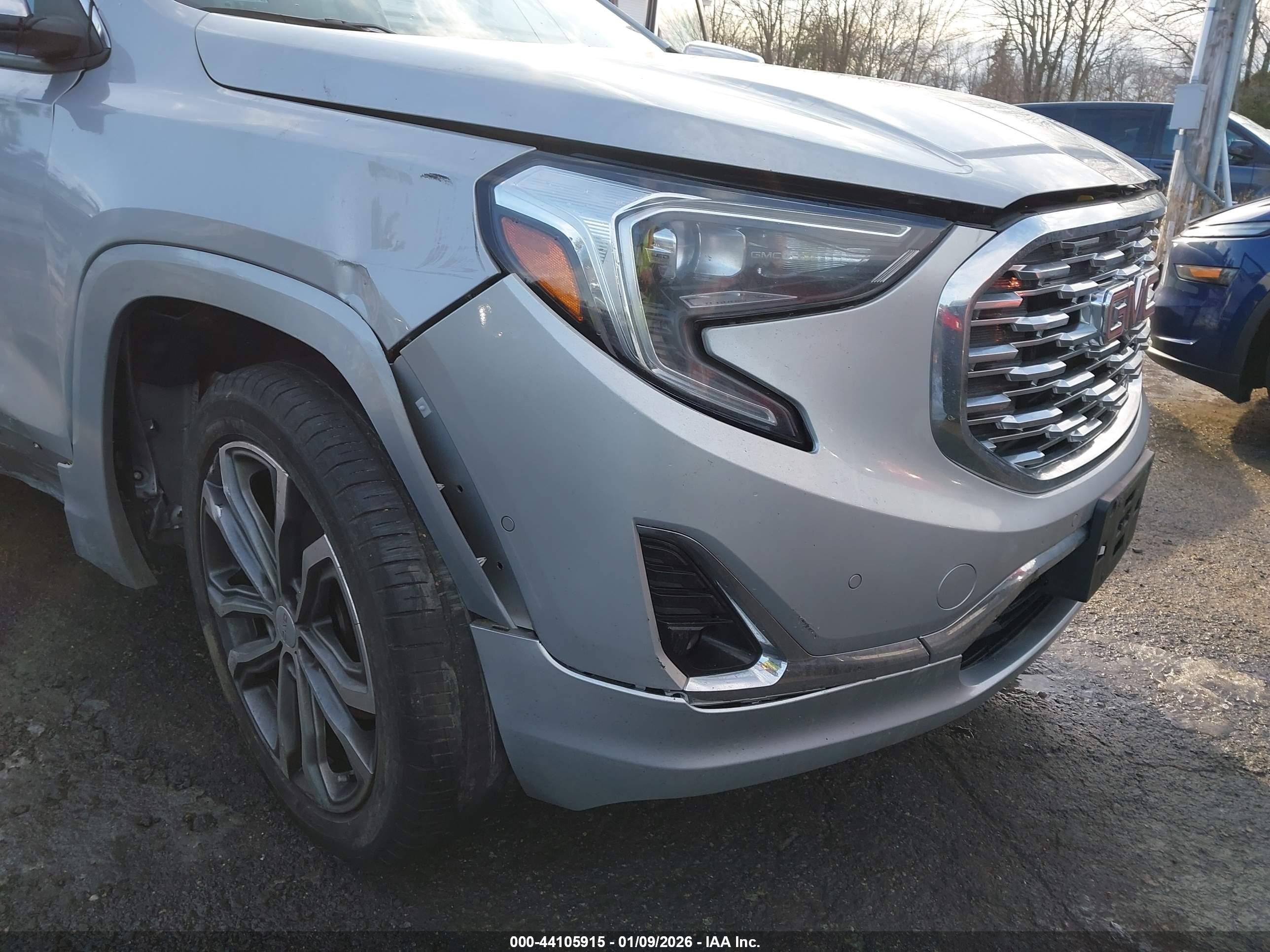 GMC TERRAIN image 6