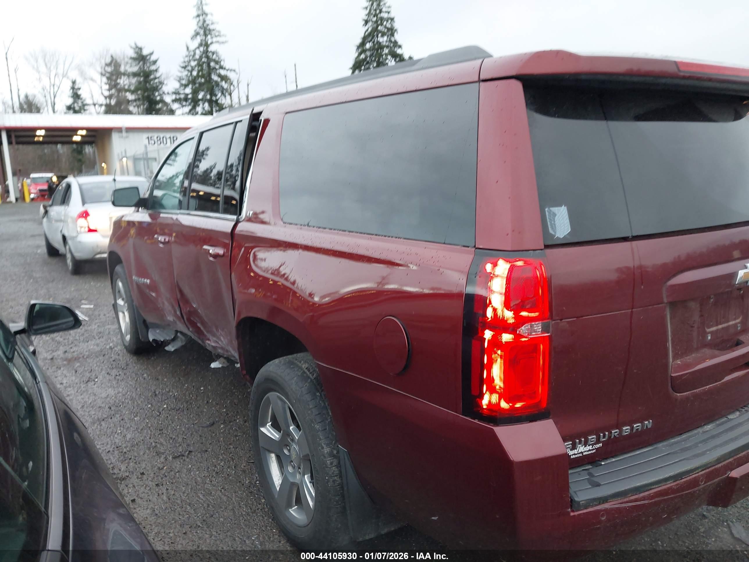 CHEVROLET SUBURBAN image 6