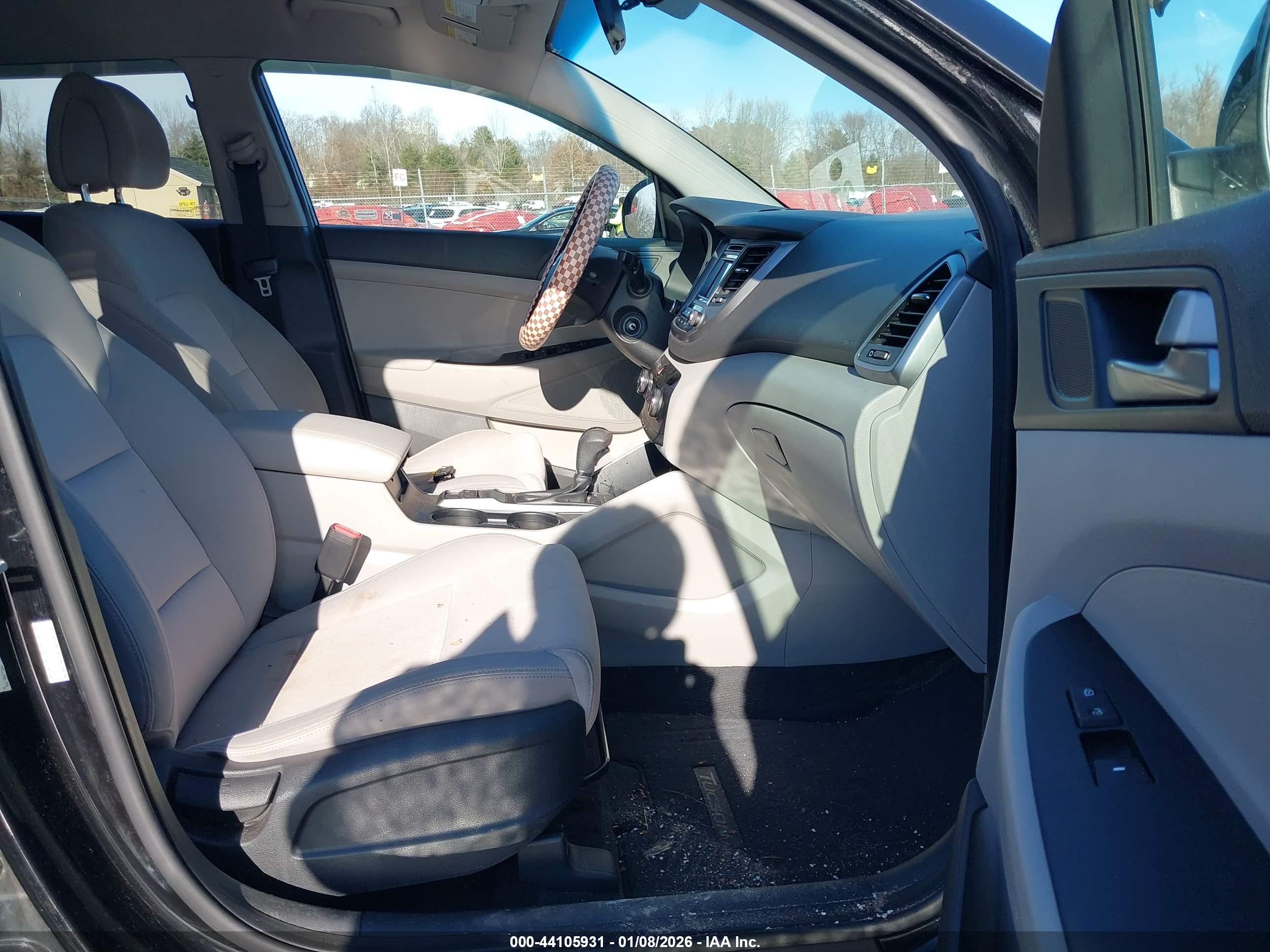 HYUNDAI TUCSON image 5
