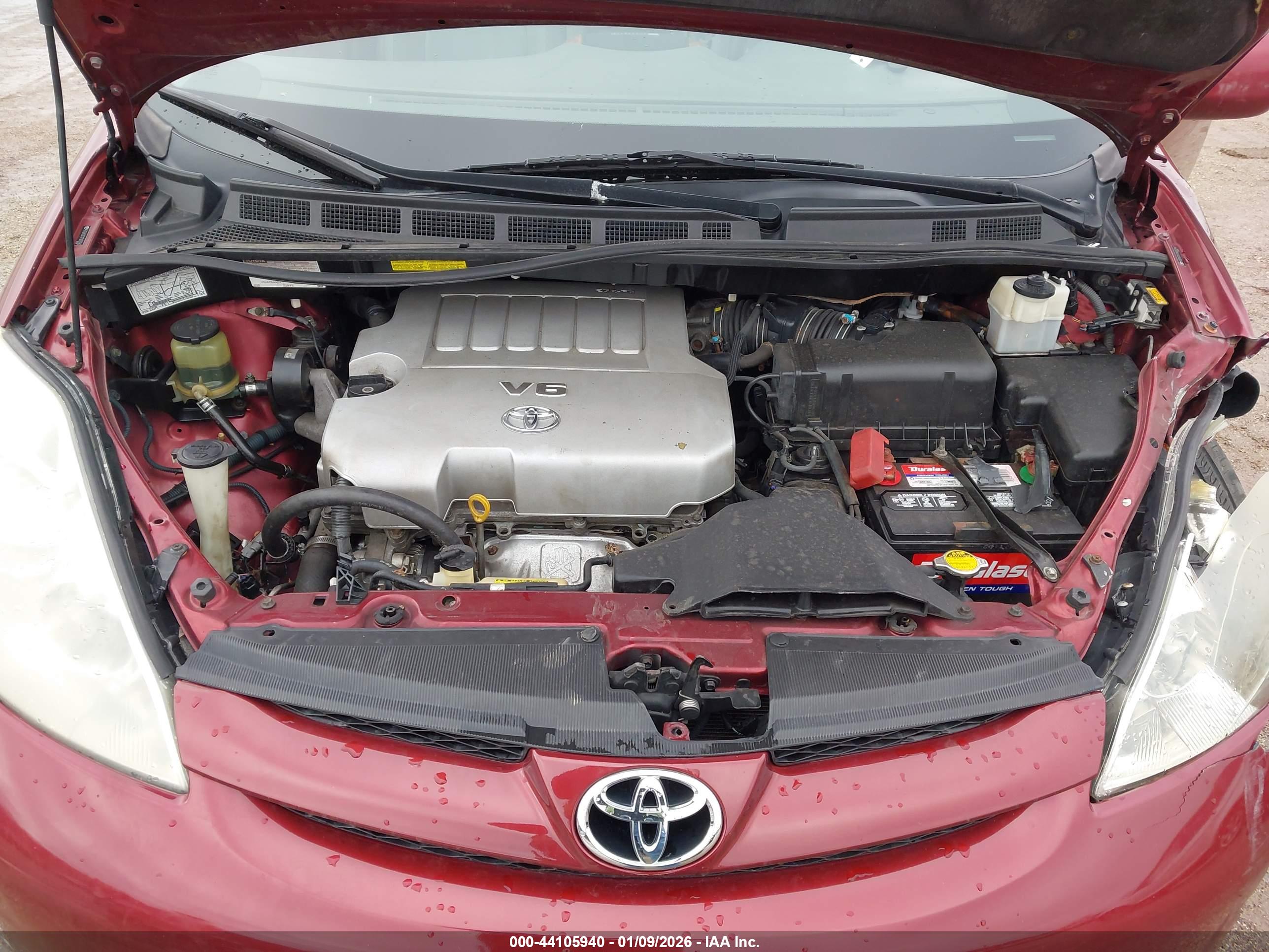 TOYOTA SIENNA image 10