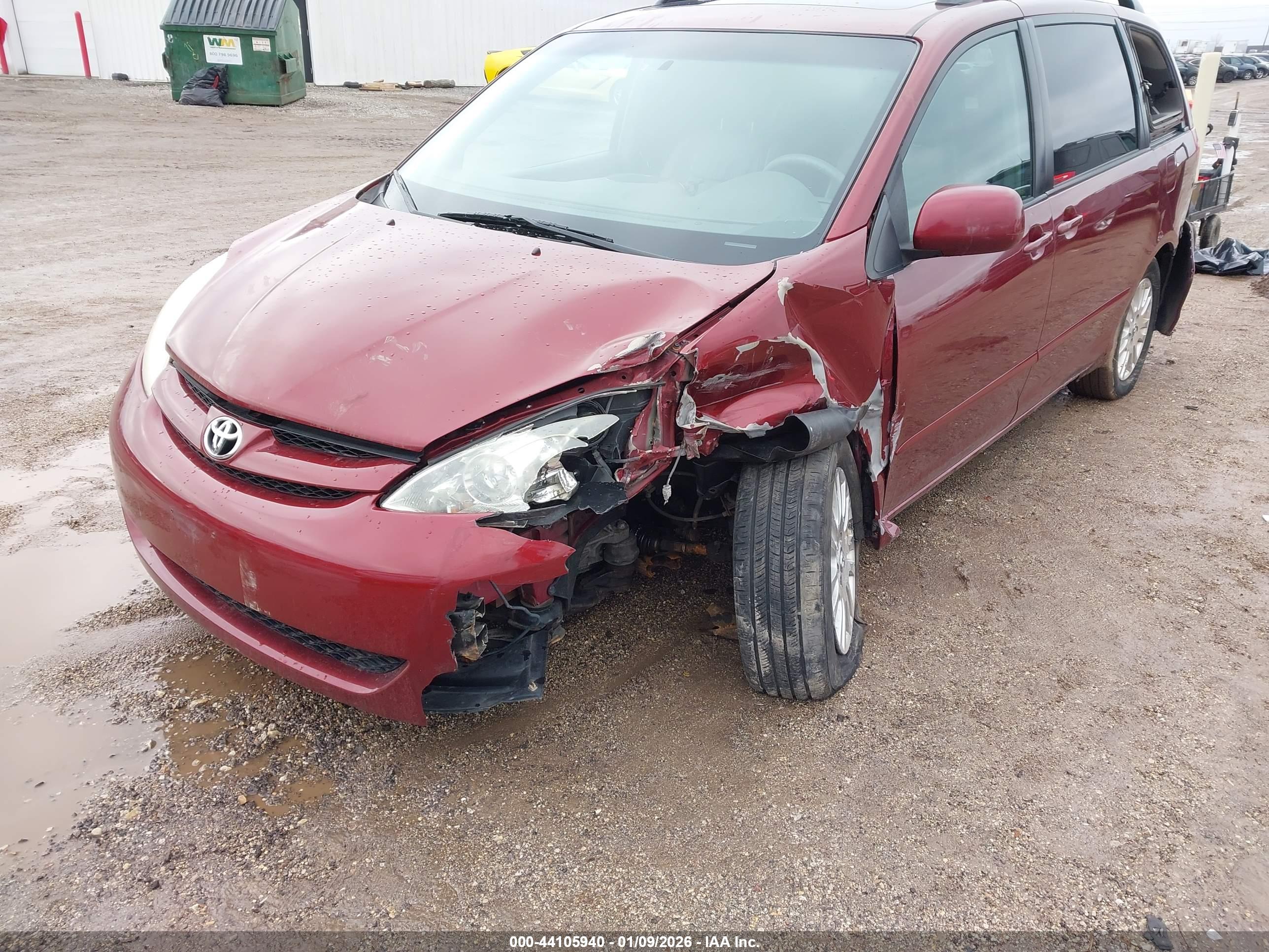 TOYOTA SIENNA image 6