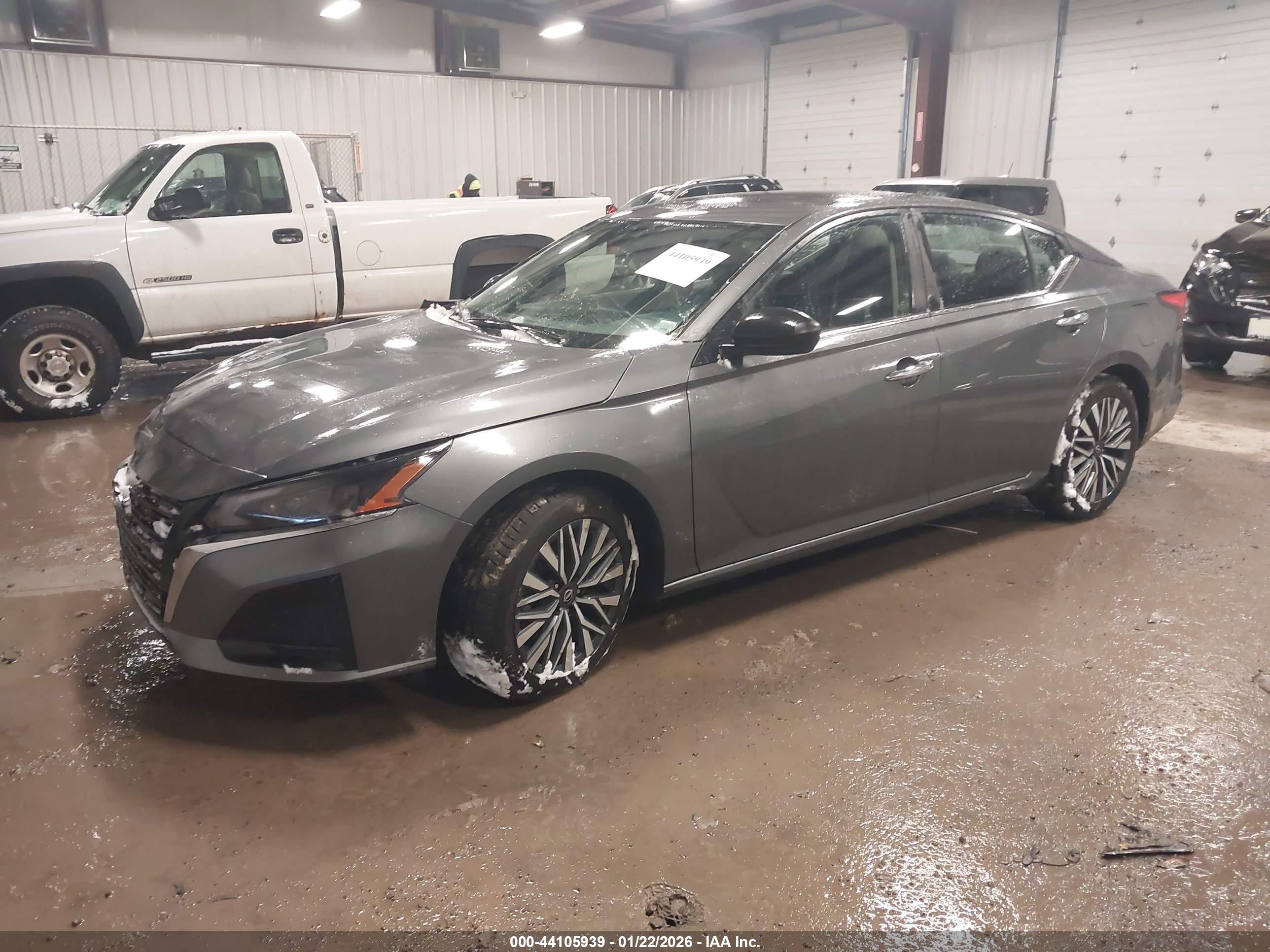 NISSAN ALTIMA image 2