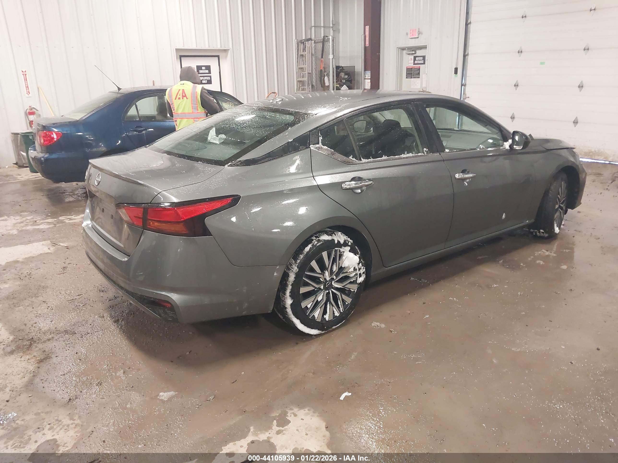 NISSAN ALTIMA image 4