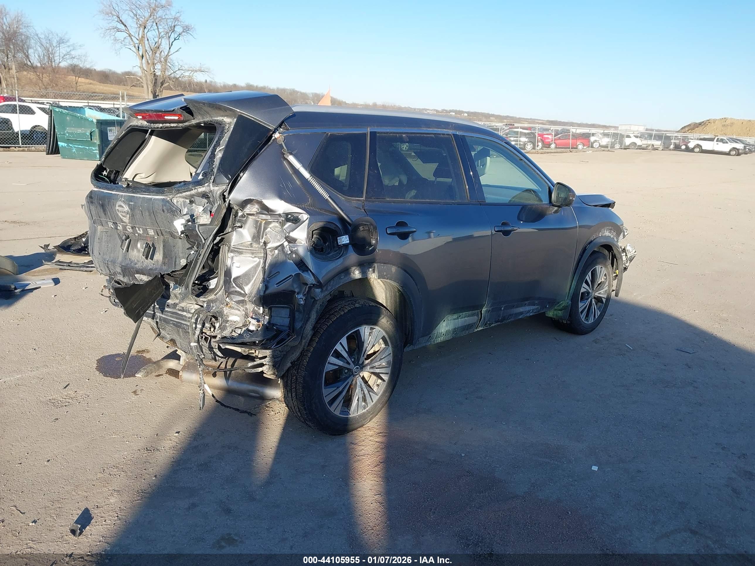 NISSAN ROGUE image 4