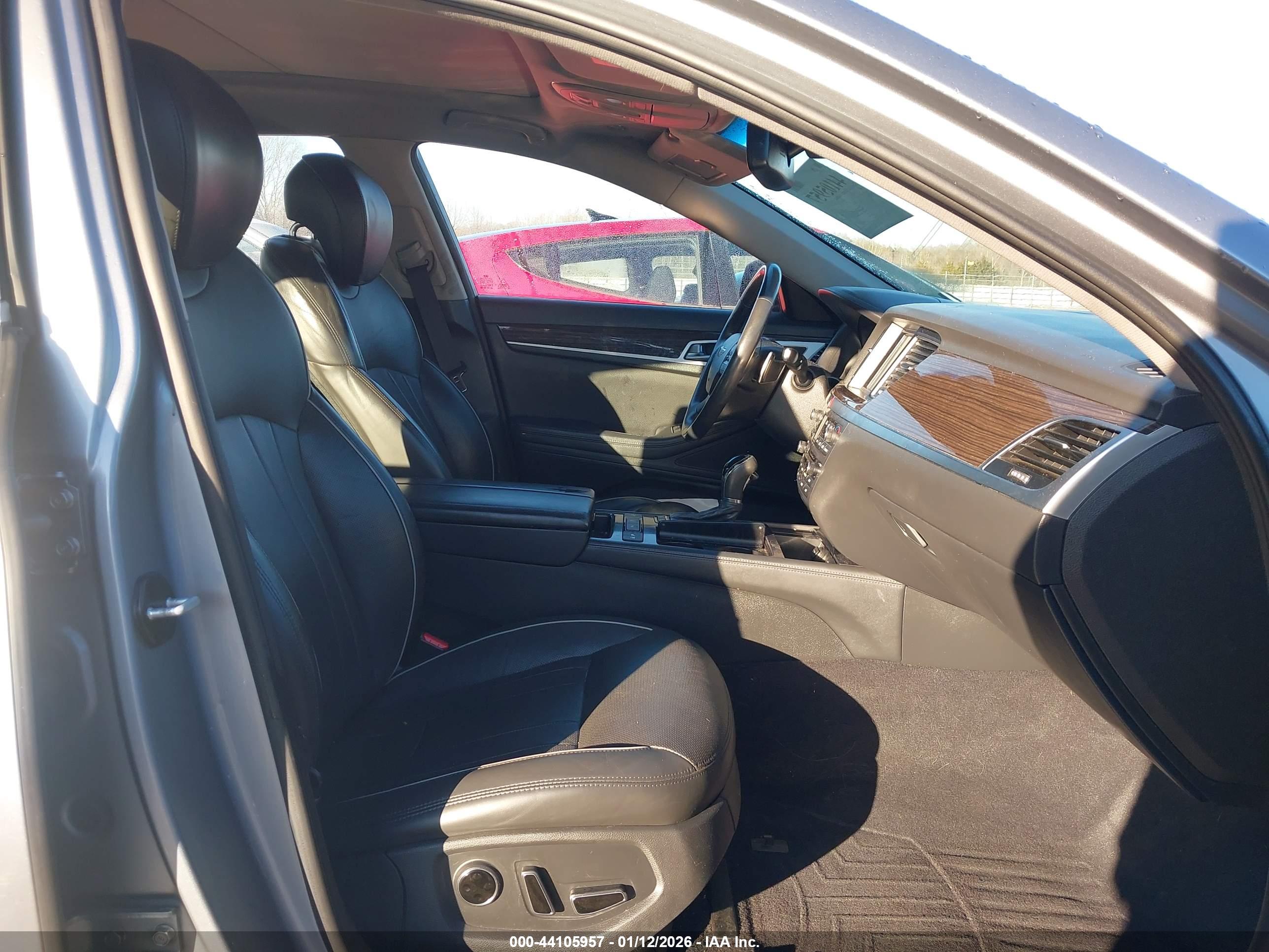 HYUNDAI GENESIS image 5