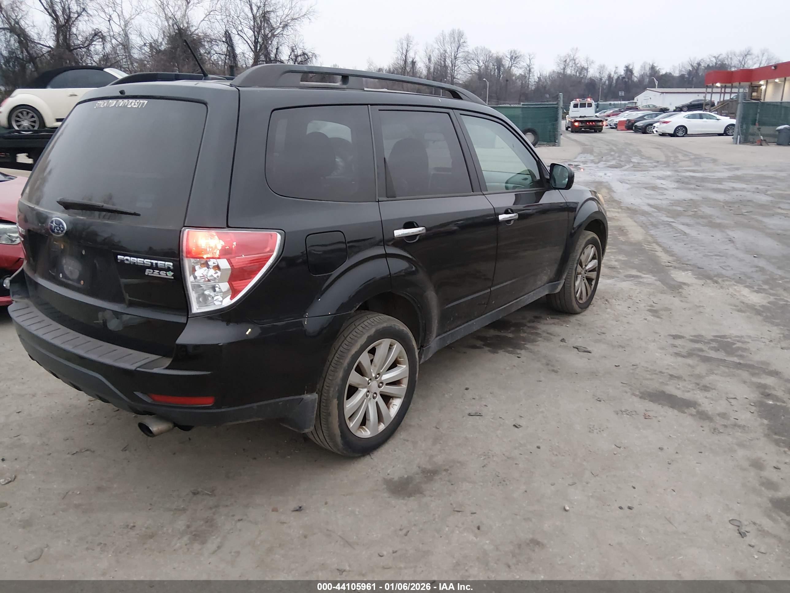 SUBARU FORESTER image 4