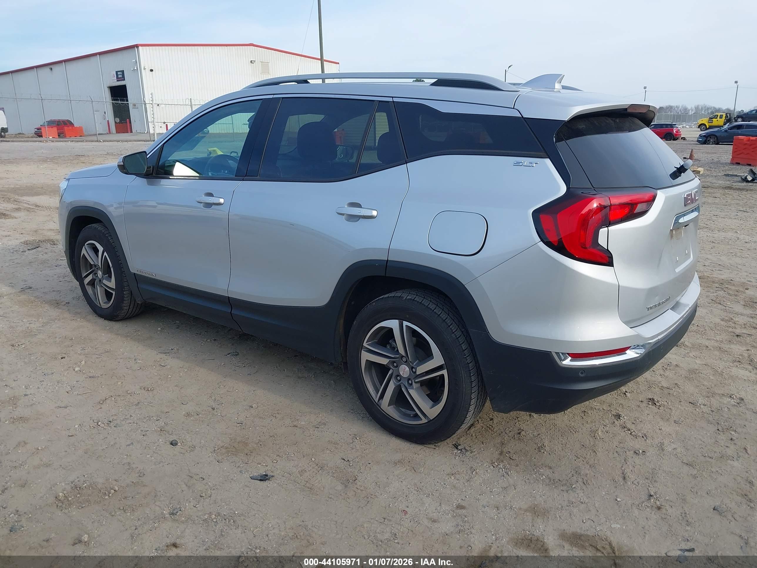 GMC TERRAIN image 3