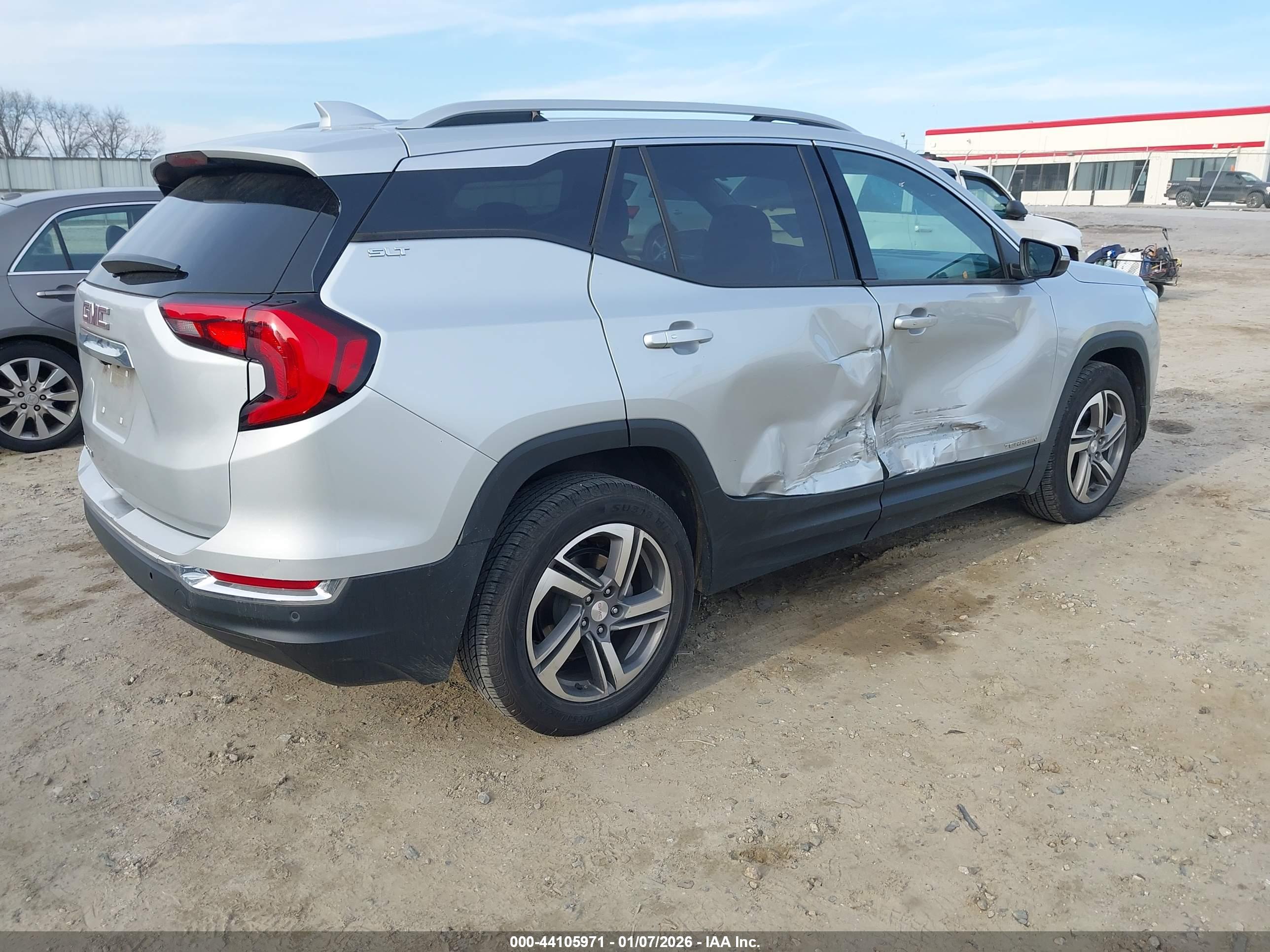 GMC TERRAIN image 4