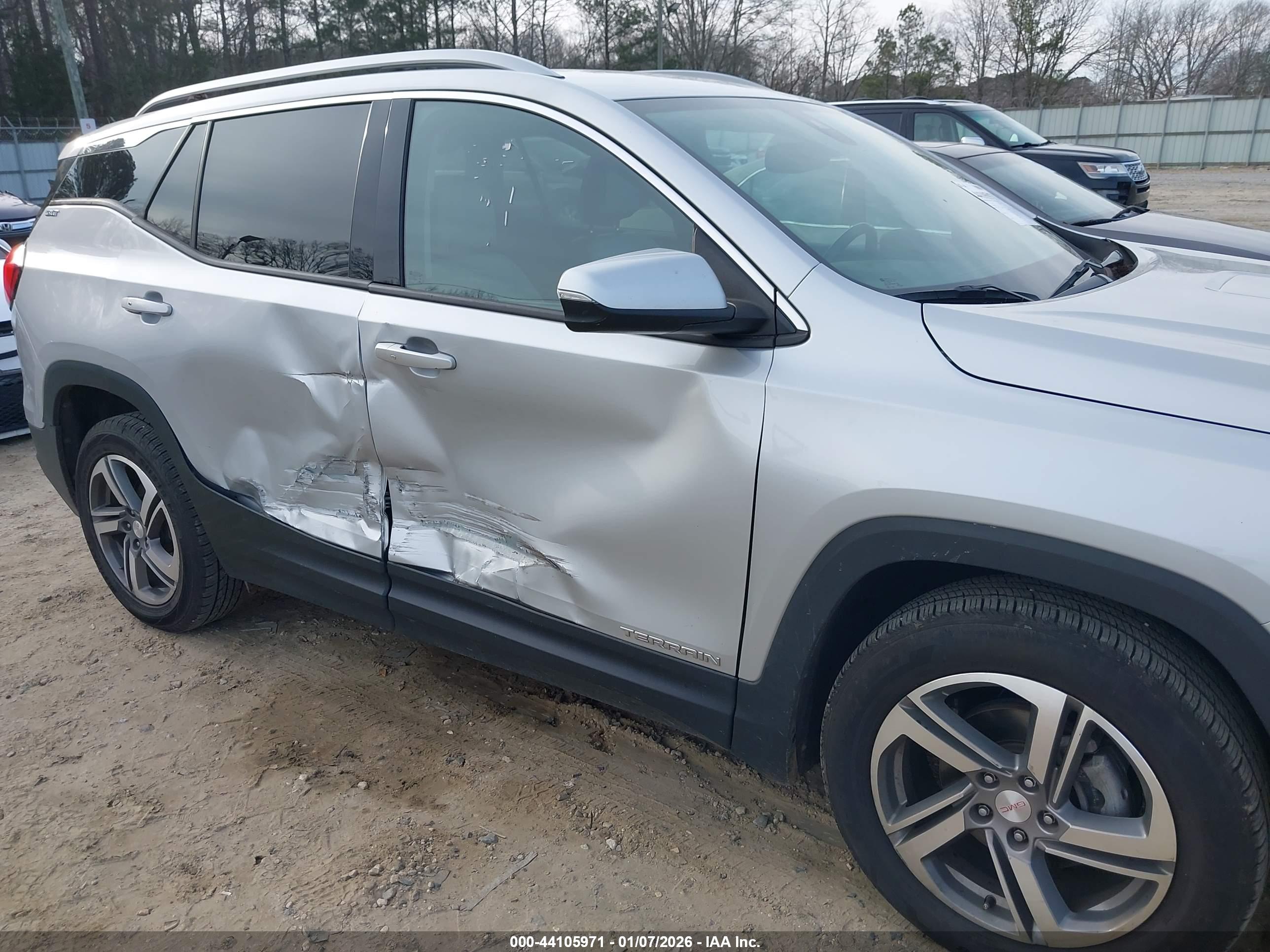 GMC TERRAIN image 6