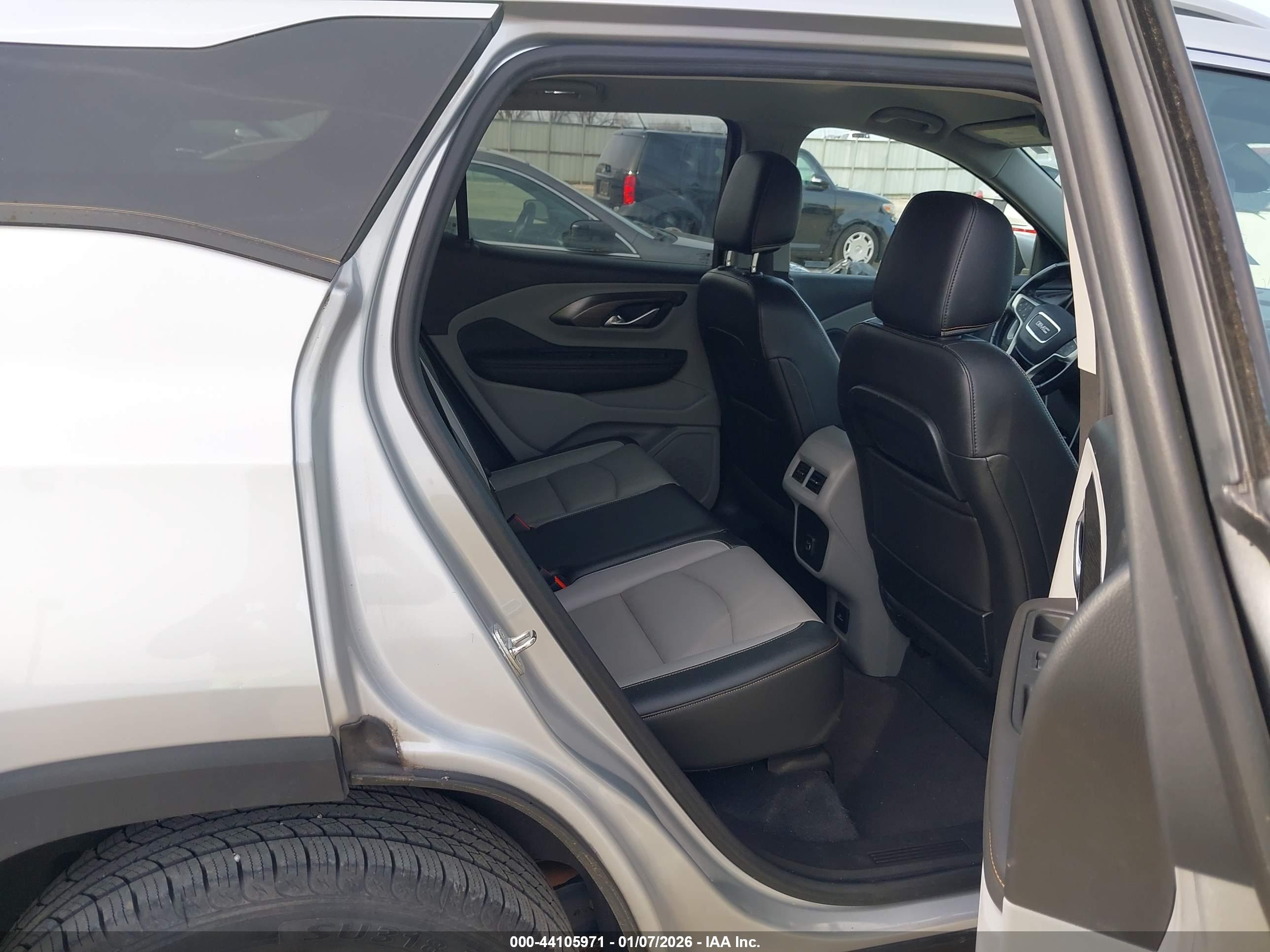 GMC TERRAIN image 8