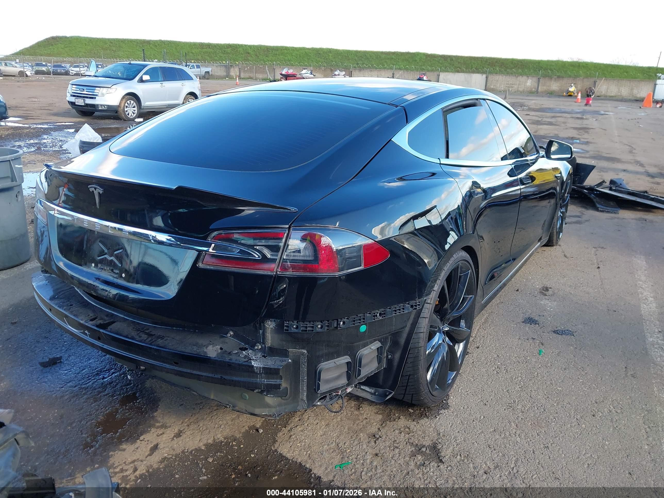 TESLA MODEL image 4
