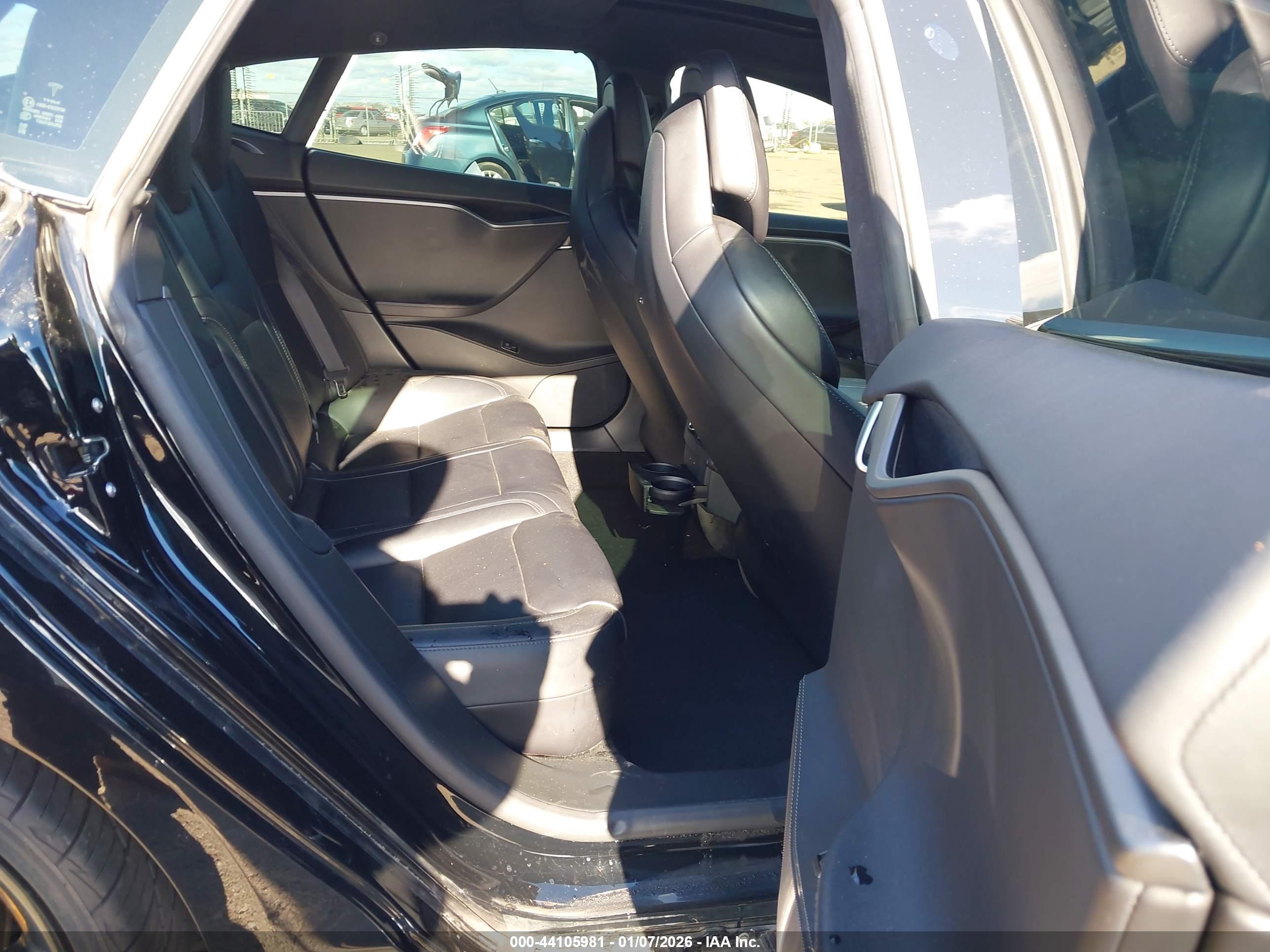 TESLA MODEL image 8