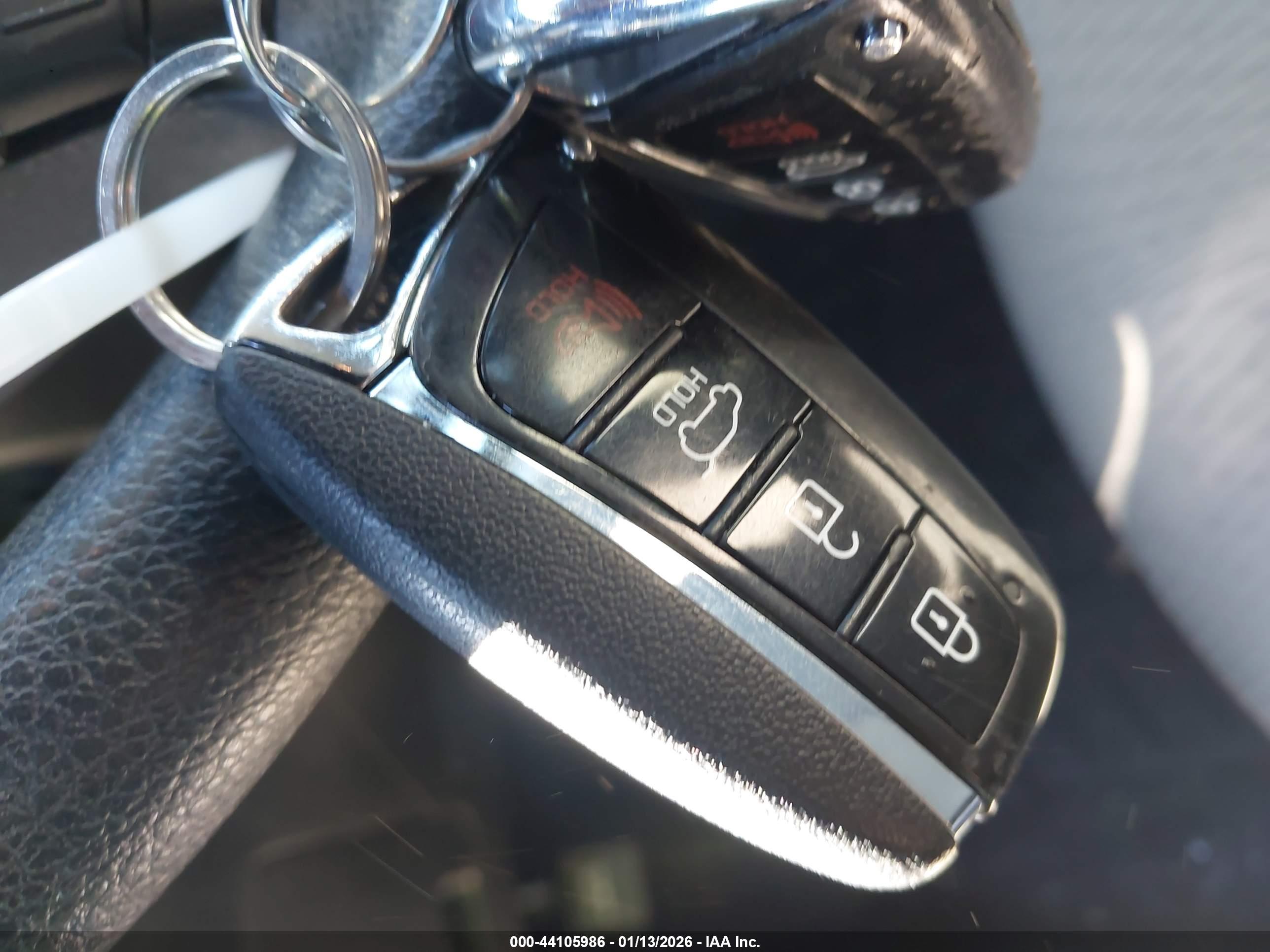 HYUNDAI SANTA image 11