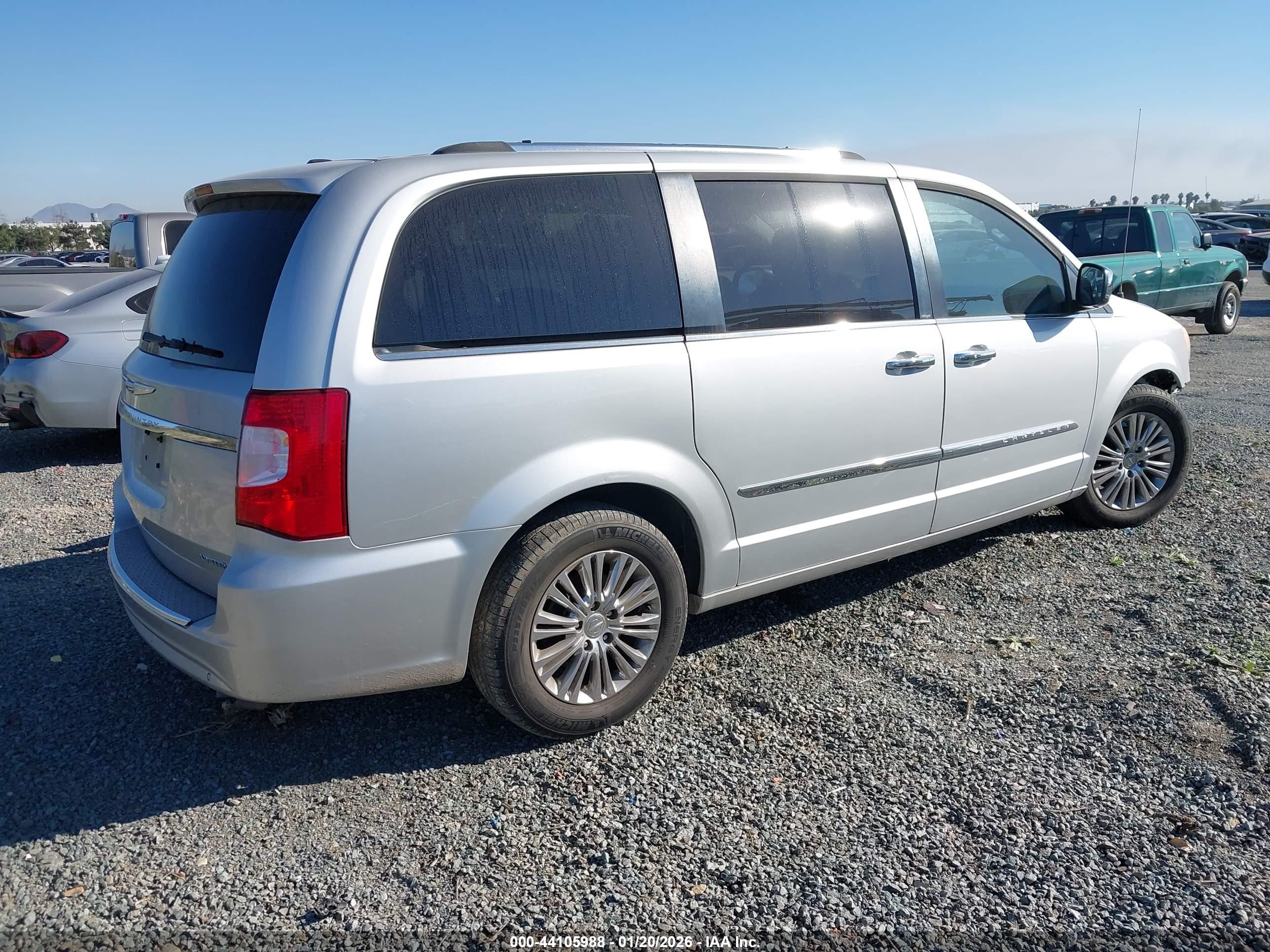CHRYSLER TOWN image 4