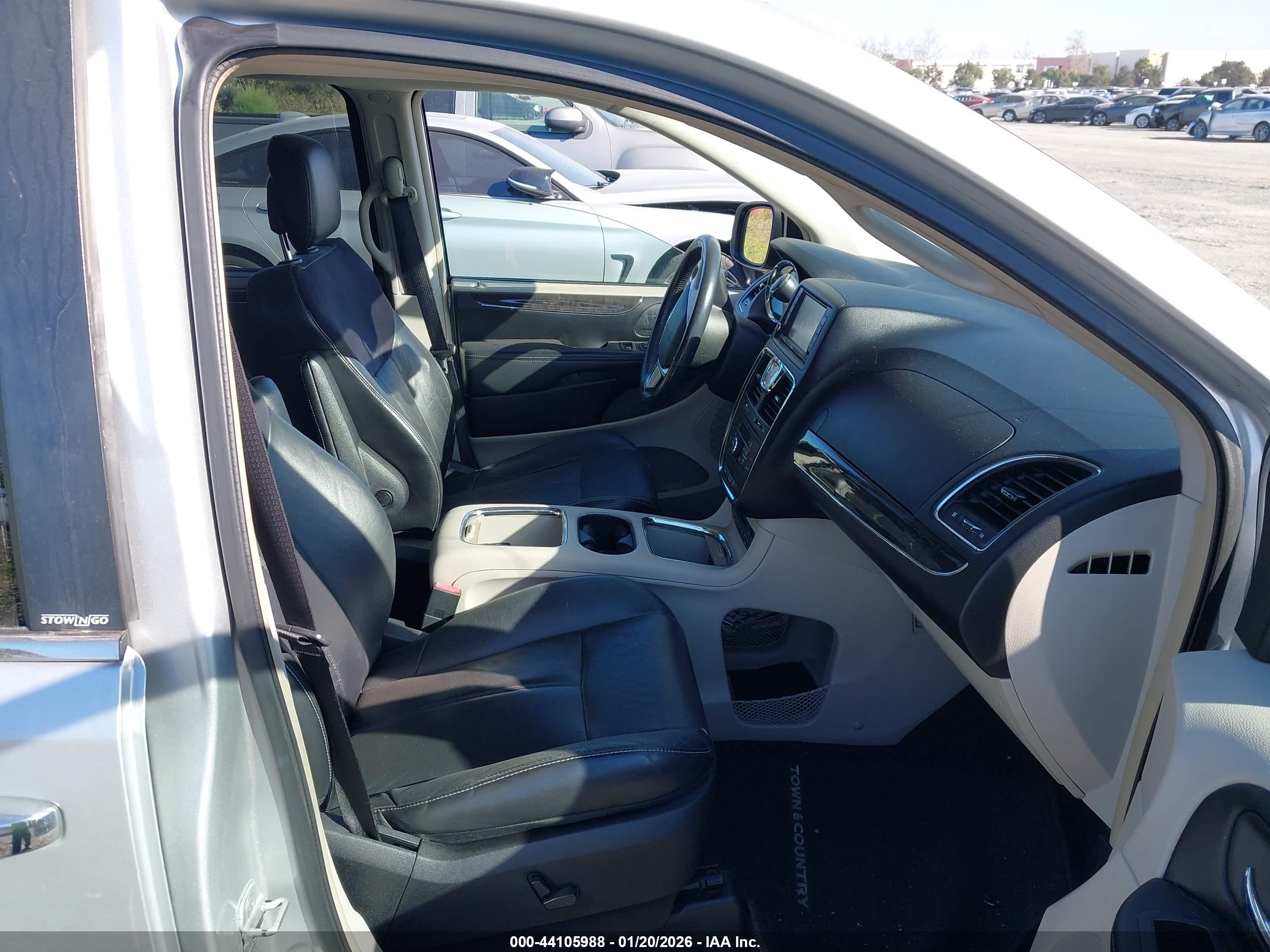 CHRYSLER TOWN image 5