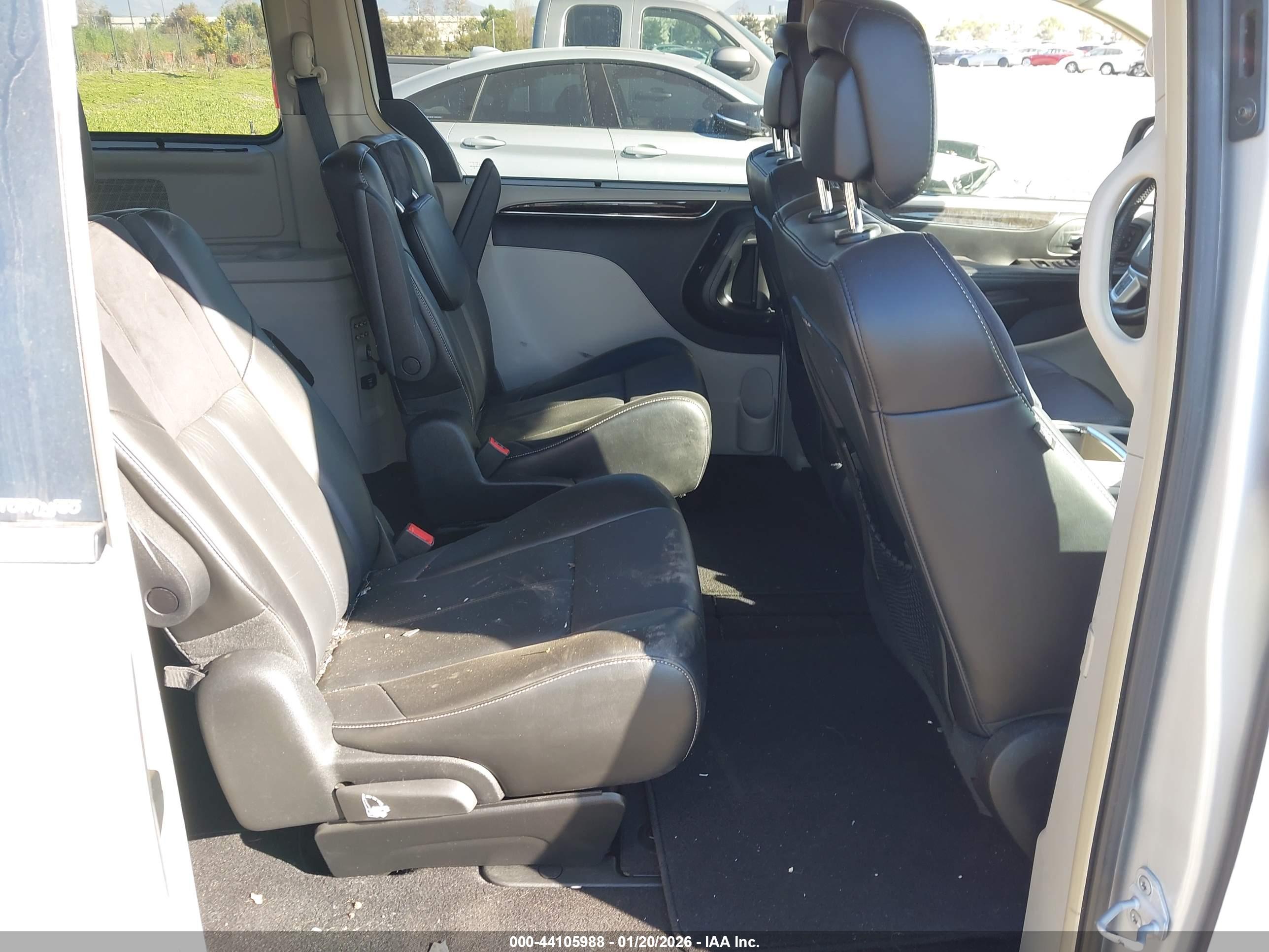 CHRYSLER TOWN image 8