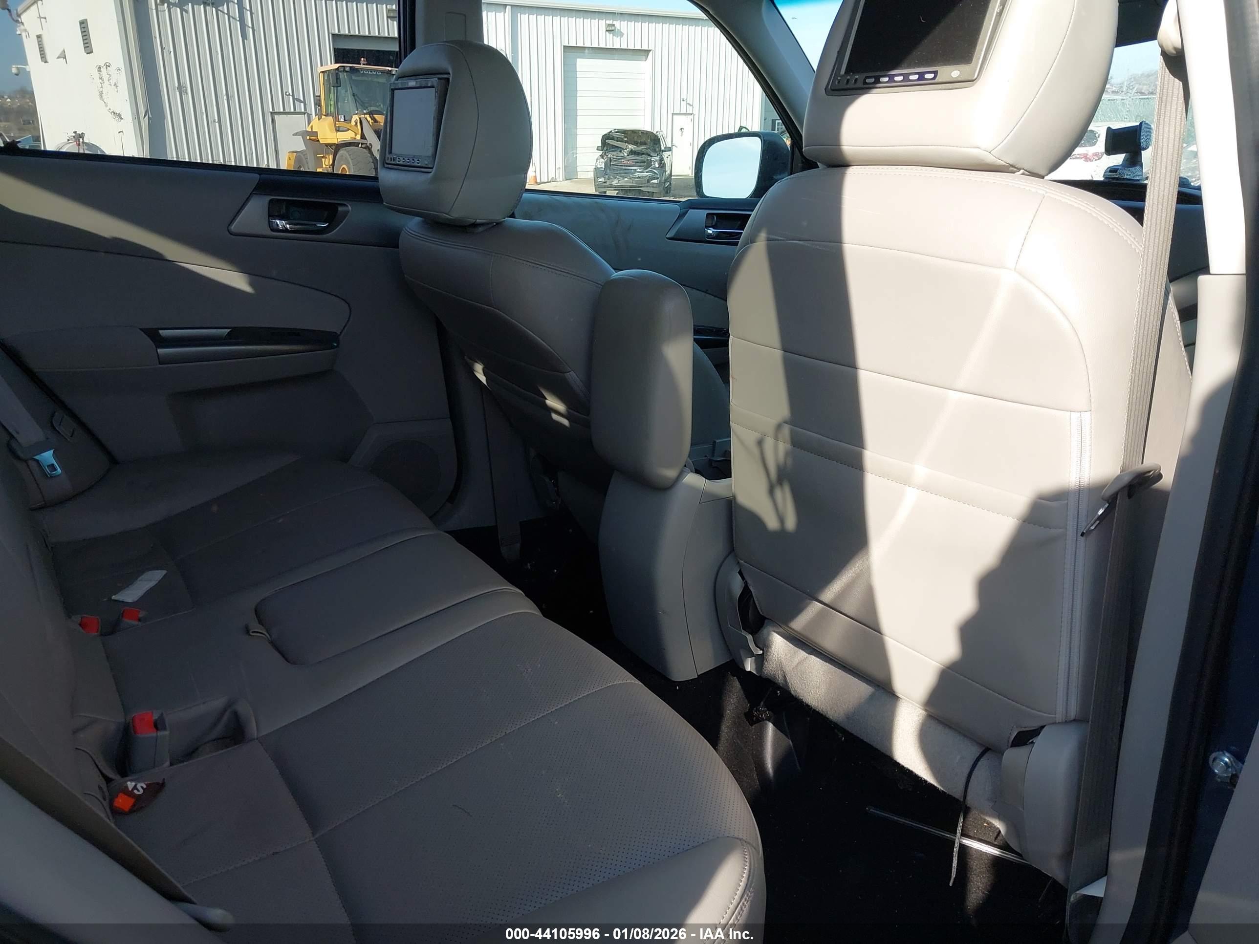 SUBARU FORESTER image 8