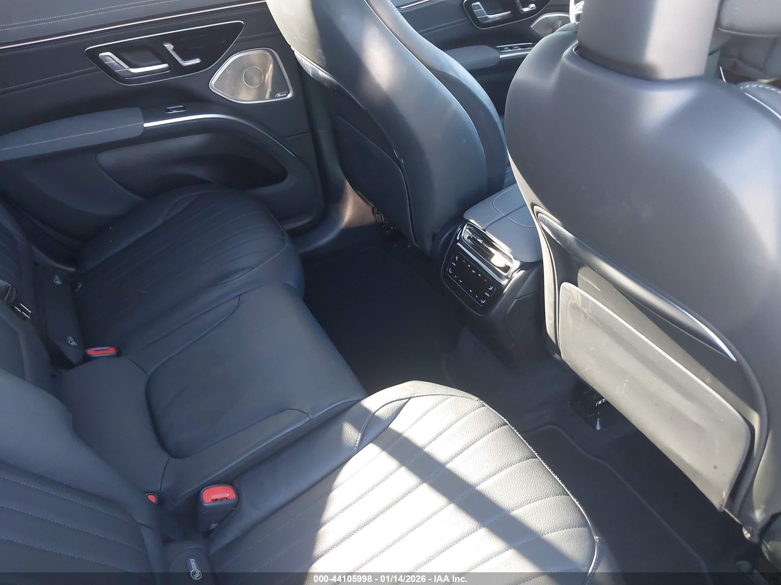MERCEDES-BENZ EQS image 8