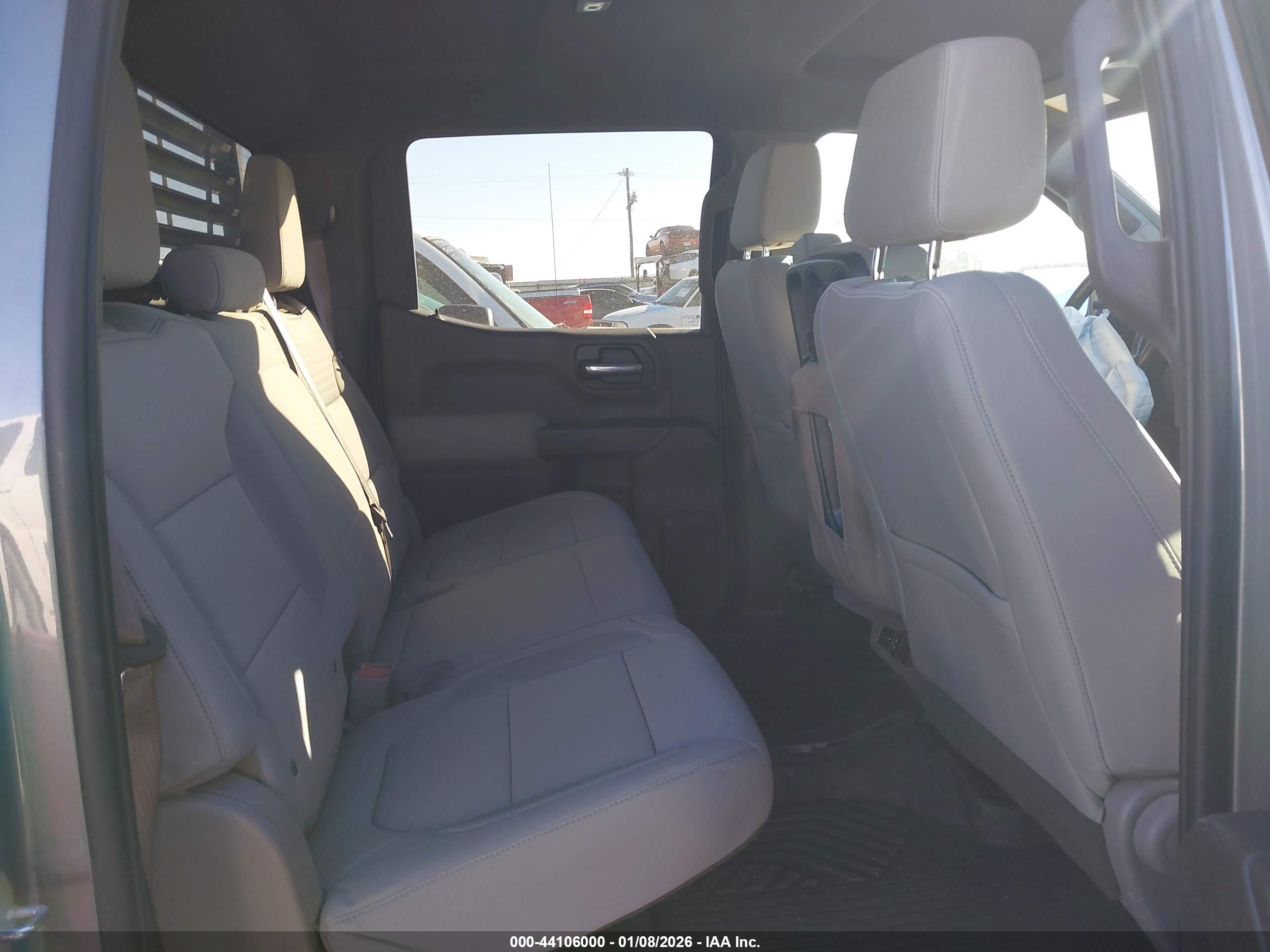 CHEVROLET SILVERADO image 8