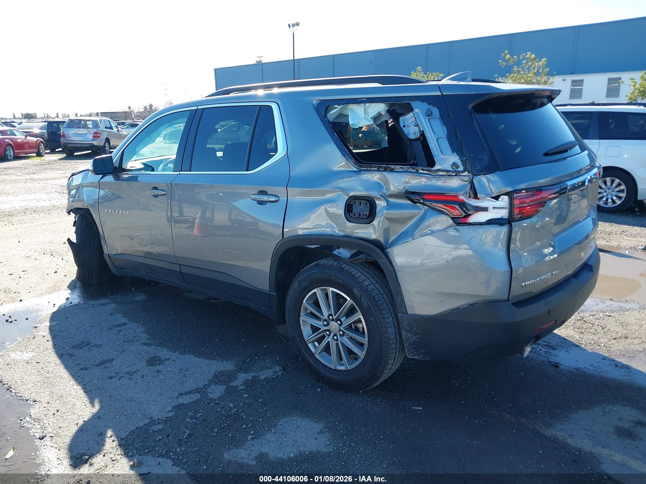 CHEVROLET TRAVERSE image 3