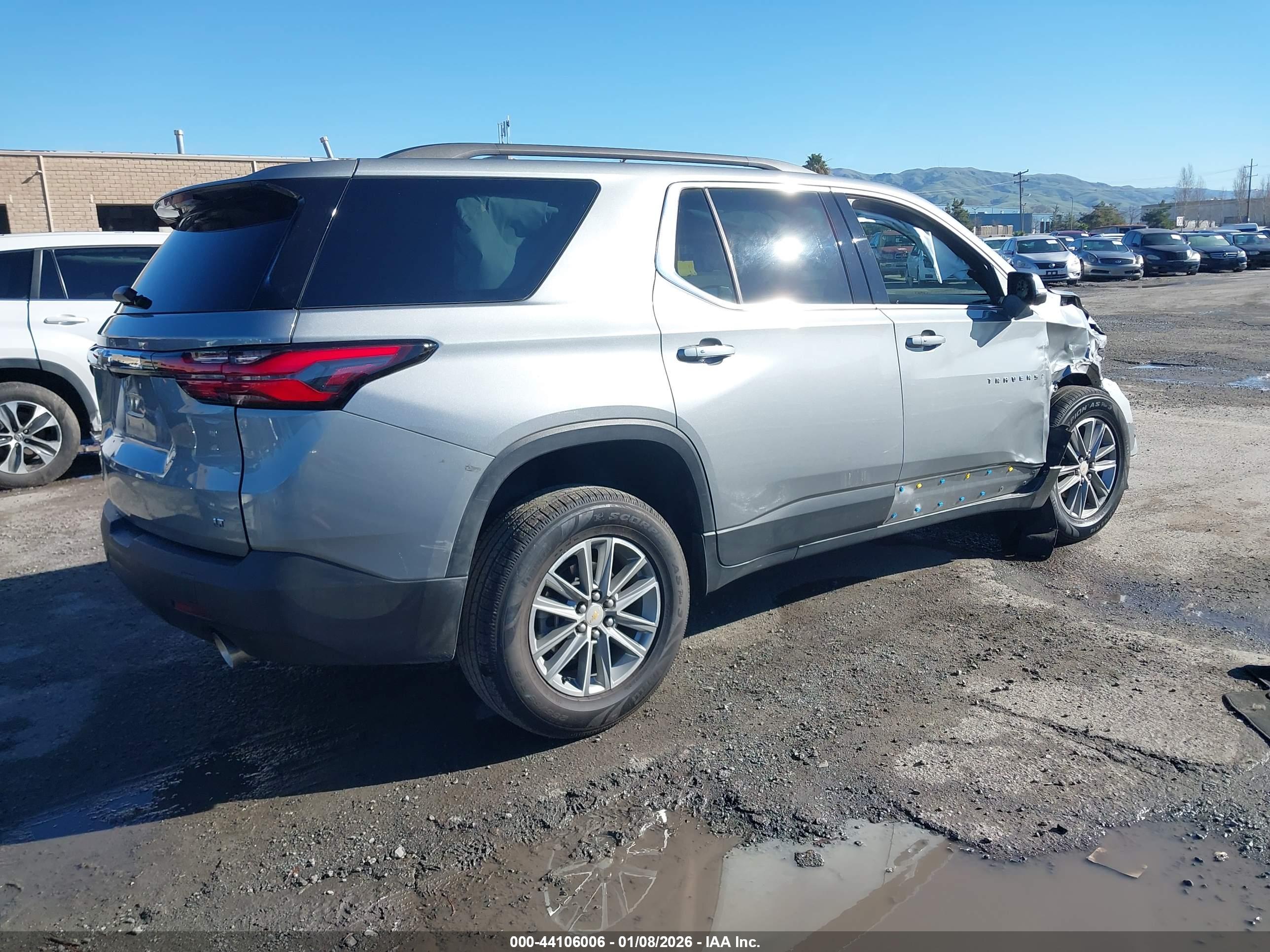 CHEVROLET TRAVERSE image 4
