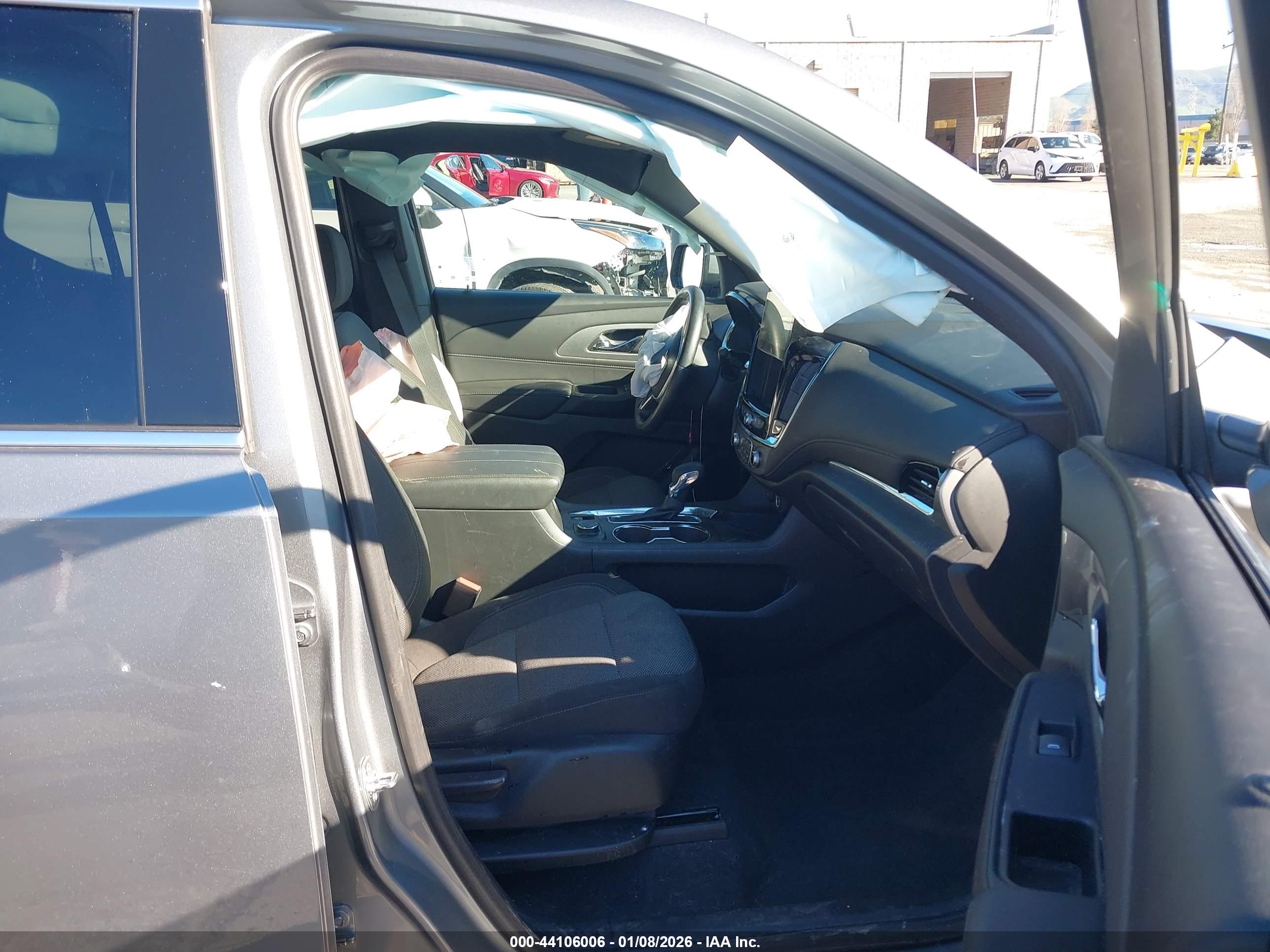 CHEVROLET TRAVERSE image 5