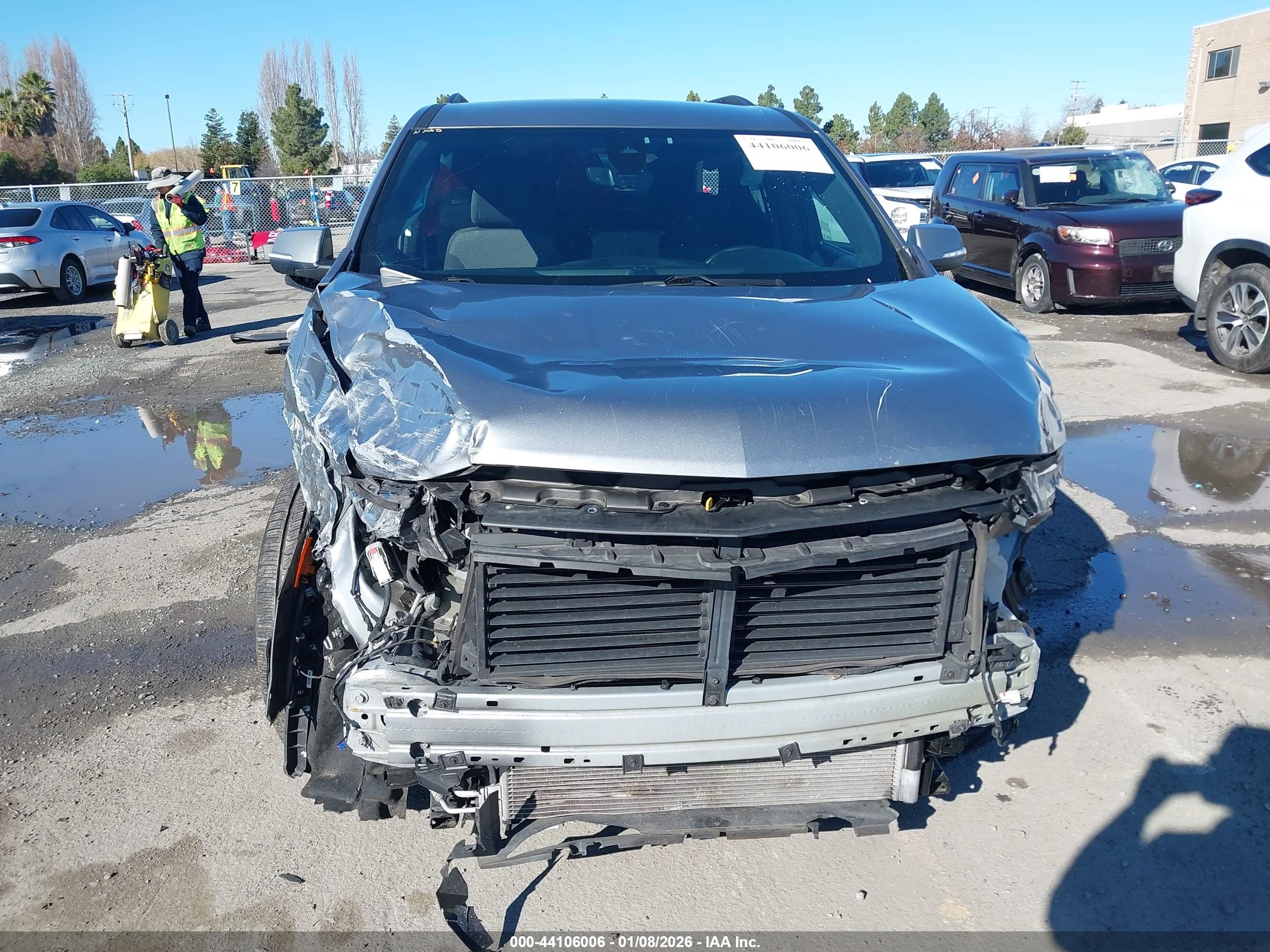 CHEVROLET TRAVERSE image 6