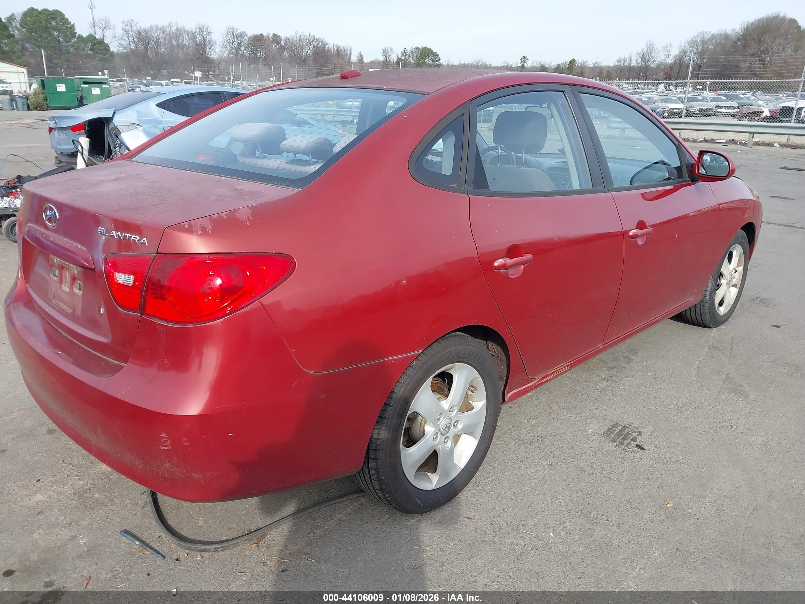 HYUNDAI ELANTRA image 4