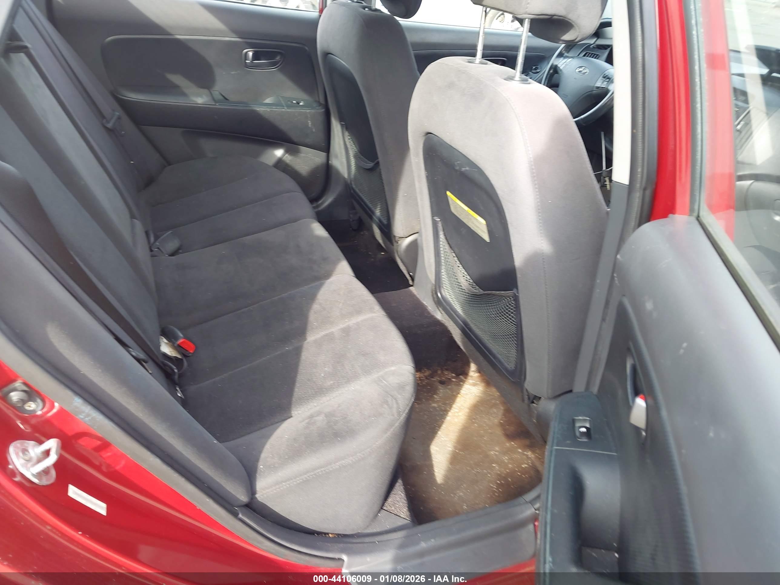 HYUNDAI ELANTRA image 8