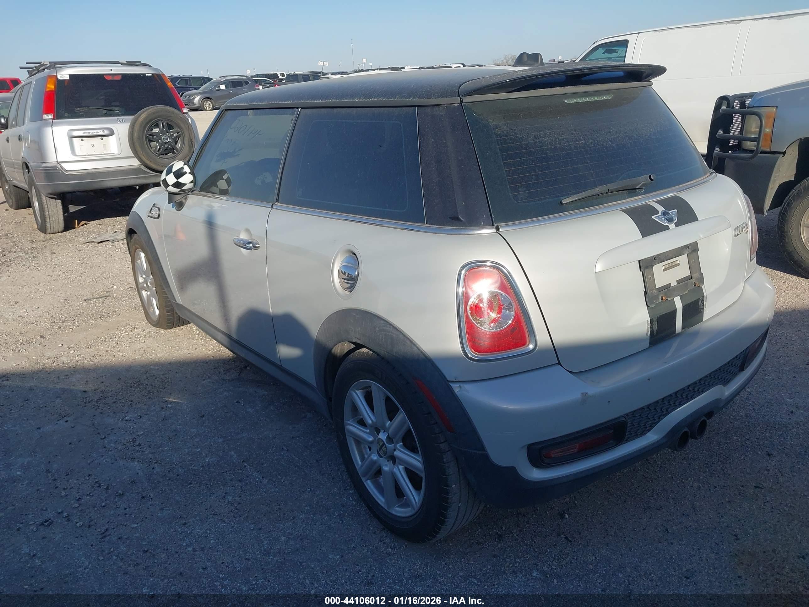 MINI COOPER image 3