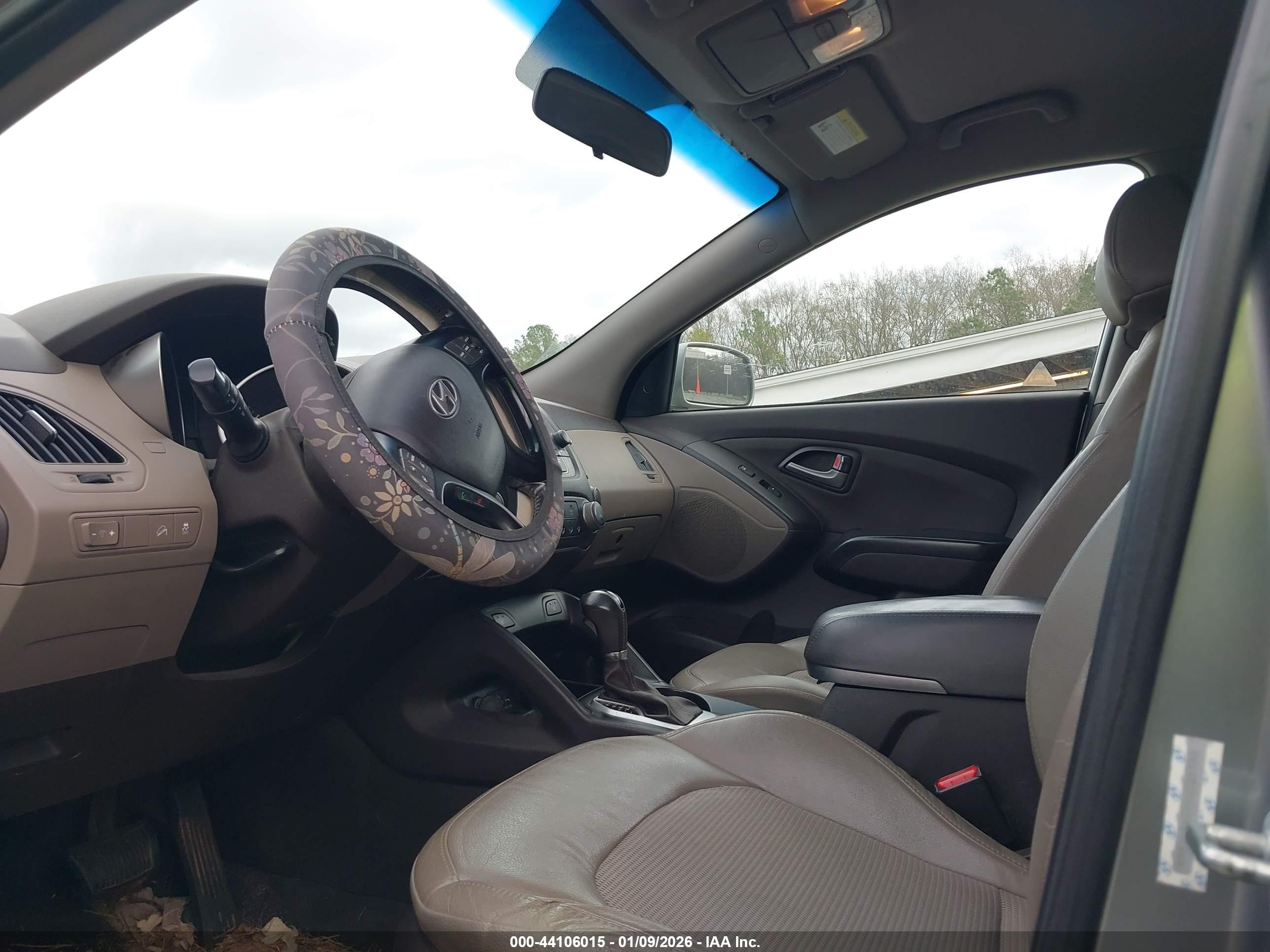 HYUNDAI TUCSON image 5