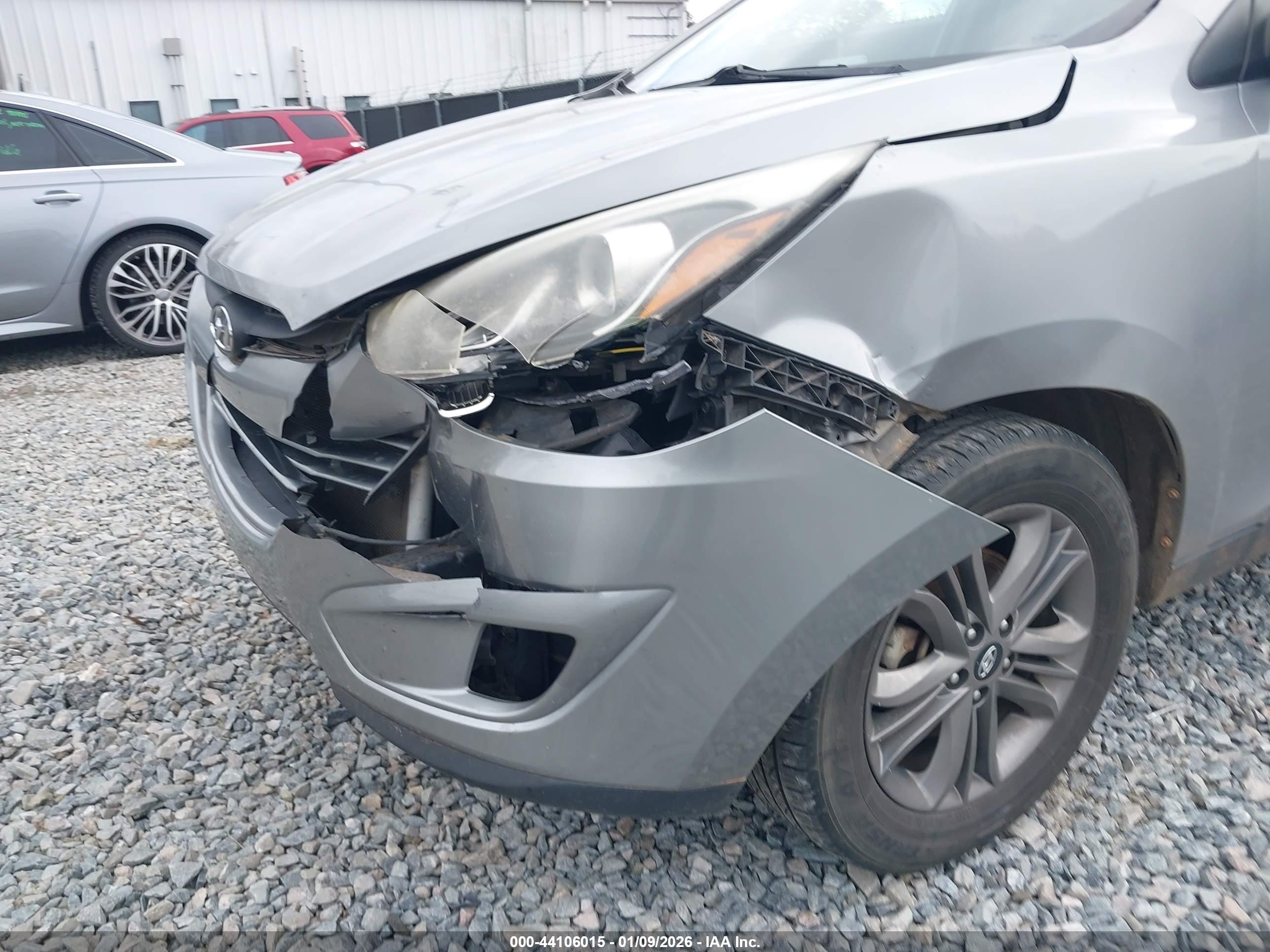 HYUNDAI TUCSON image 6