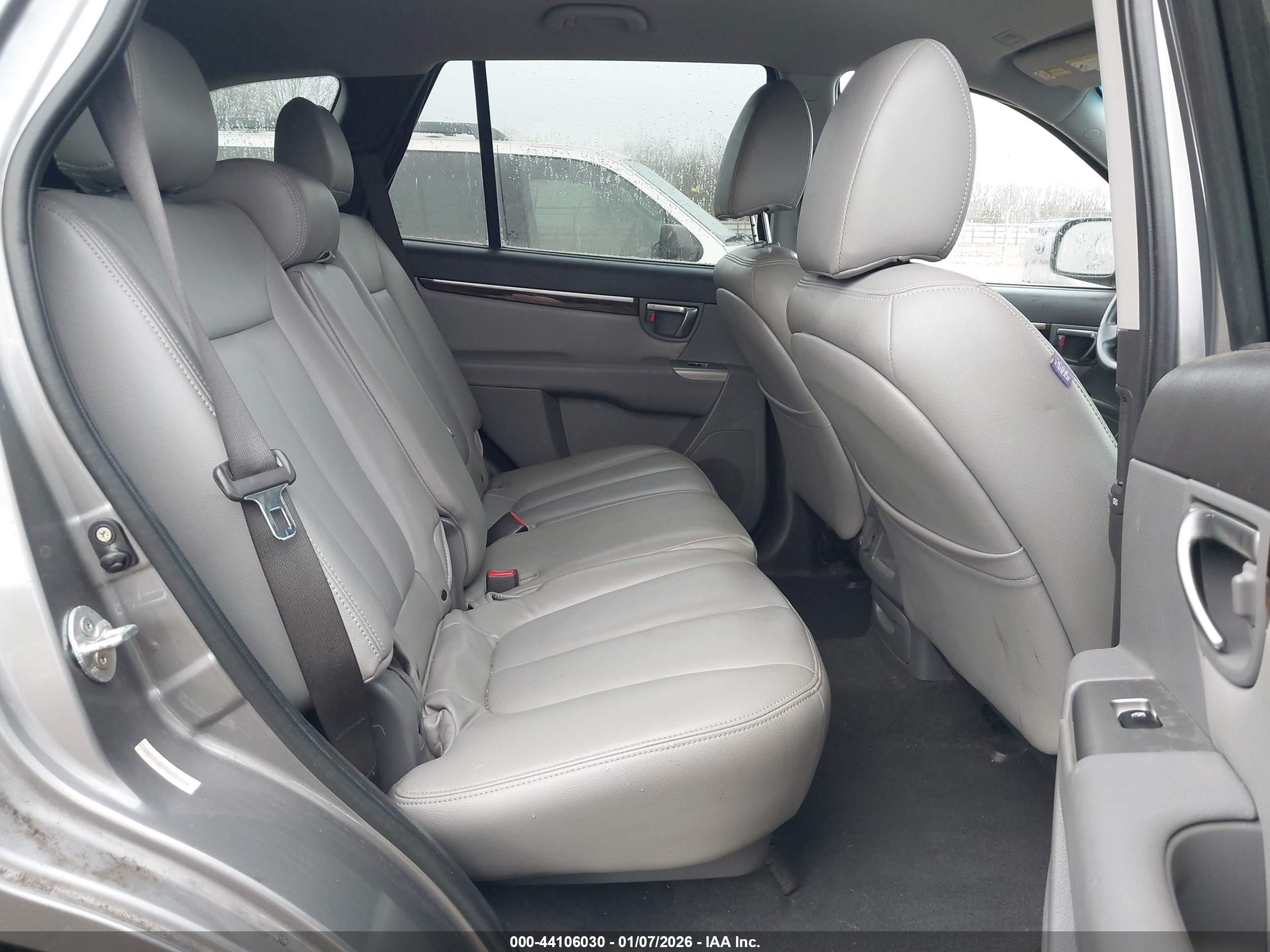 HYUNDAI SANTA image 8
